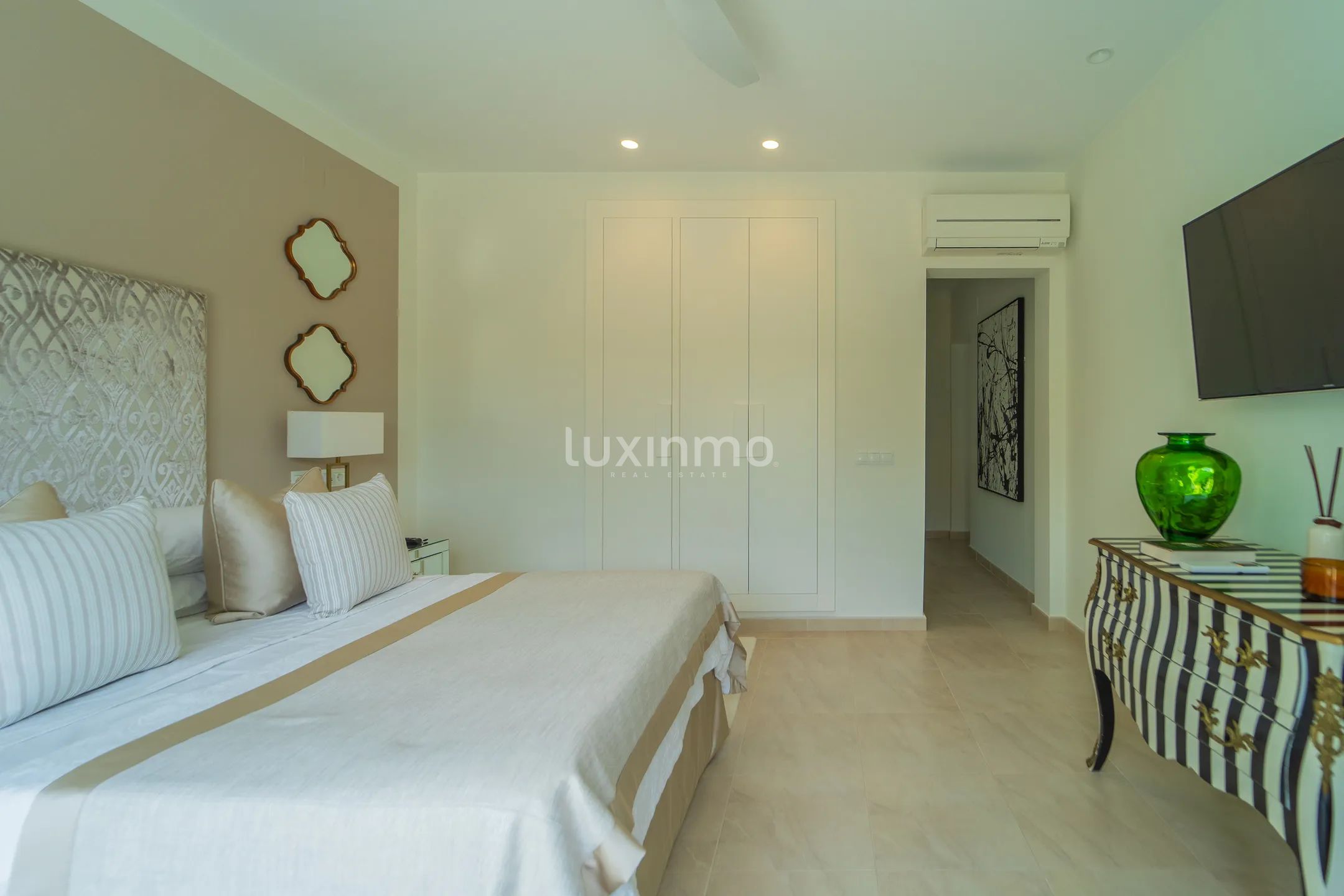 GEMÜTLICHE LUXUSVILLA IN DER NÄHE DES MEERES MORAIRA — photo 8