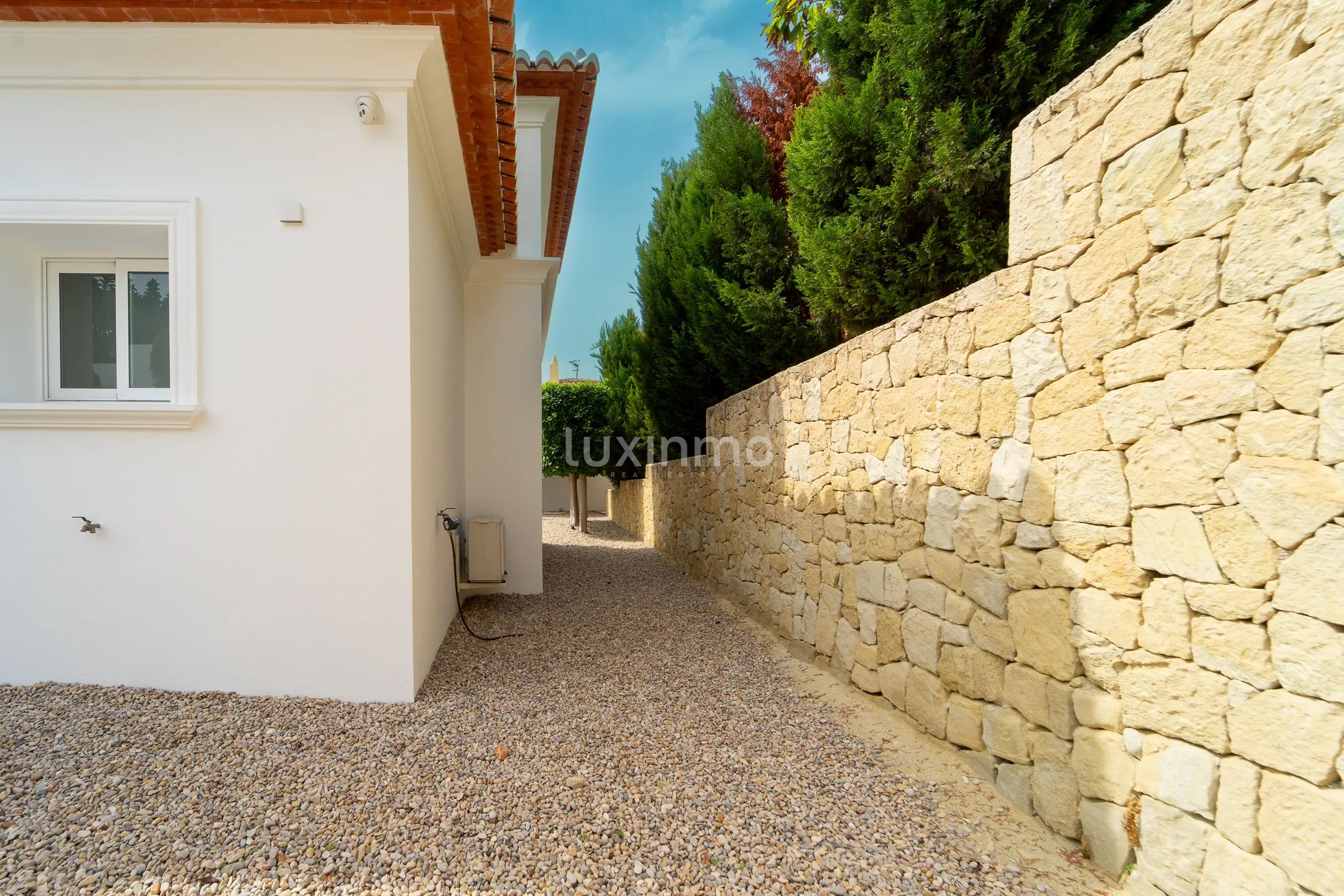GEMÜTLICHE LUXUSVILLA IN DER NÄHE DES MEERES MORAIRA — photo 44