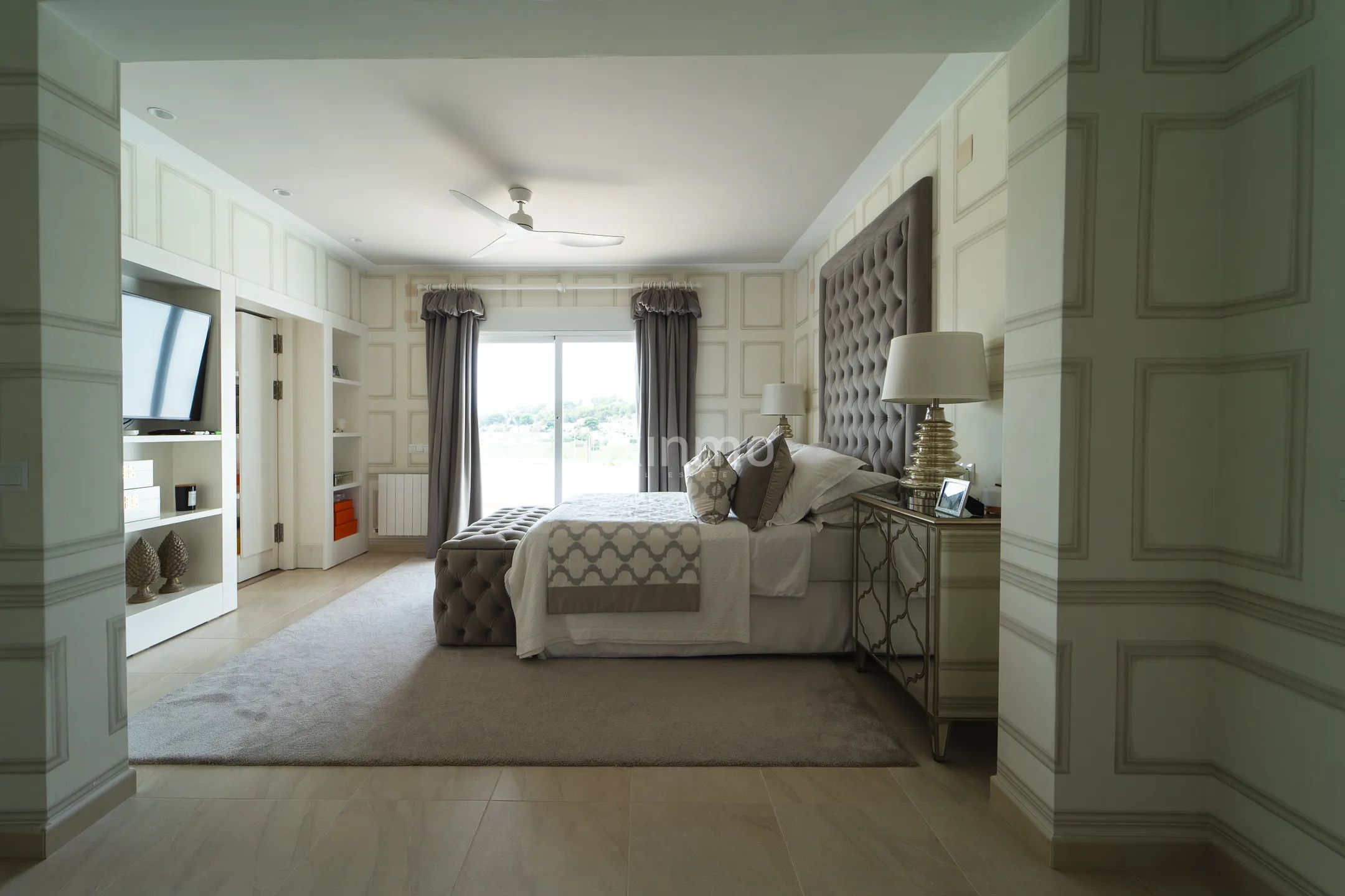 GEMÜTLICHE LUXUSVILLA IN DER NÄHE DES MEERES MORAIRA — photo 17