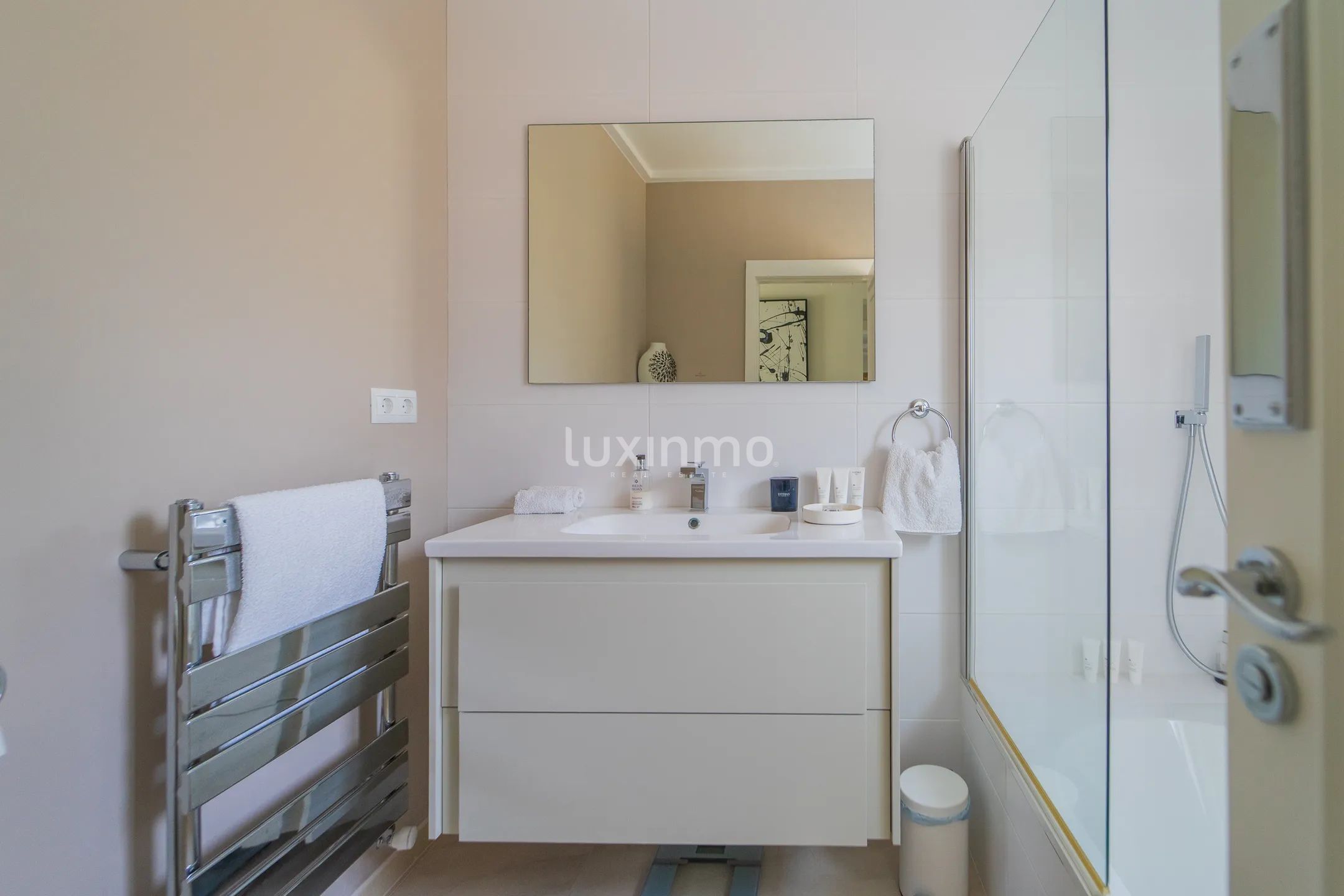 GEMÜTLICHE LUXUSVILLA IN DER NÄHE DES MEERES MORAIRA — photo 14