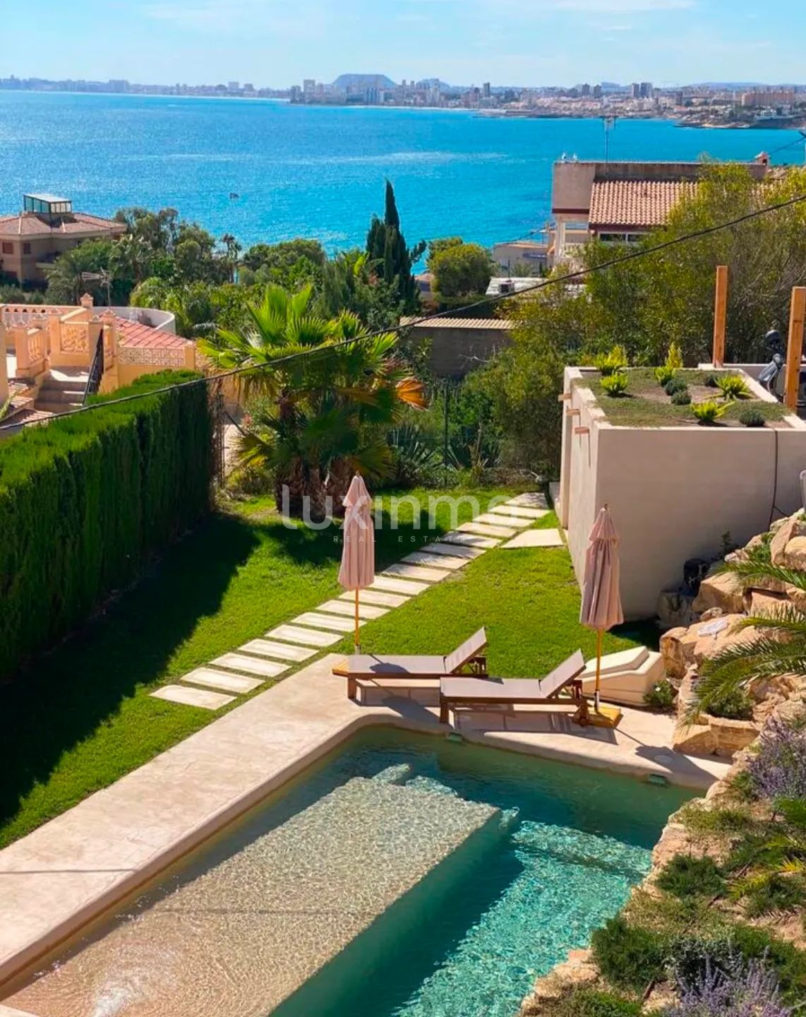 Spectacular designer villa in Cala Coveta Fumá in El Campello — photo 2