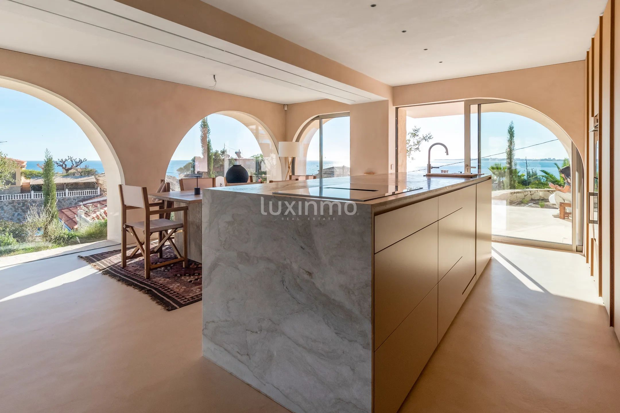 Впечатляющая дизайнерская вилла в Кала Ковета Фума в Эль Кампельо — photo 21