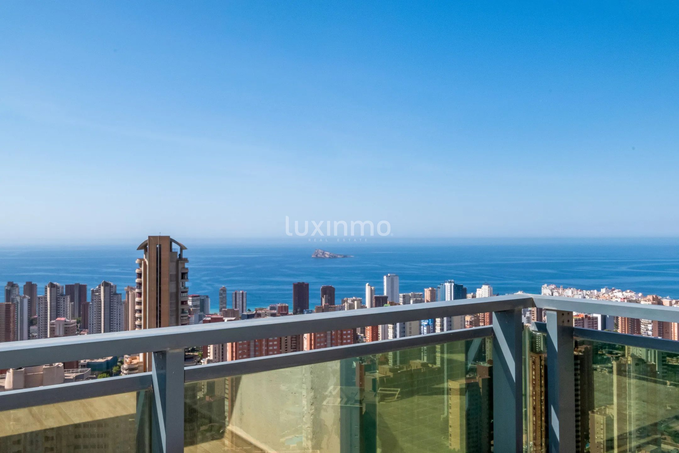 Beautiful penthouse with sea views for rent in Benidorm — photo 2