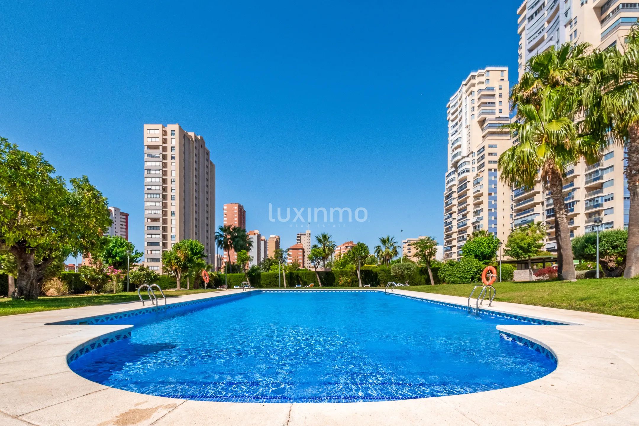 Beautiful penthouse with sea views for rent in Benidorm — photo 3
