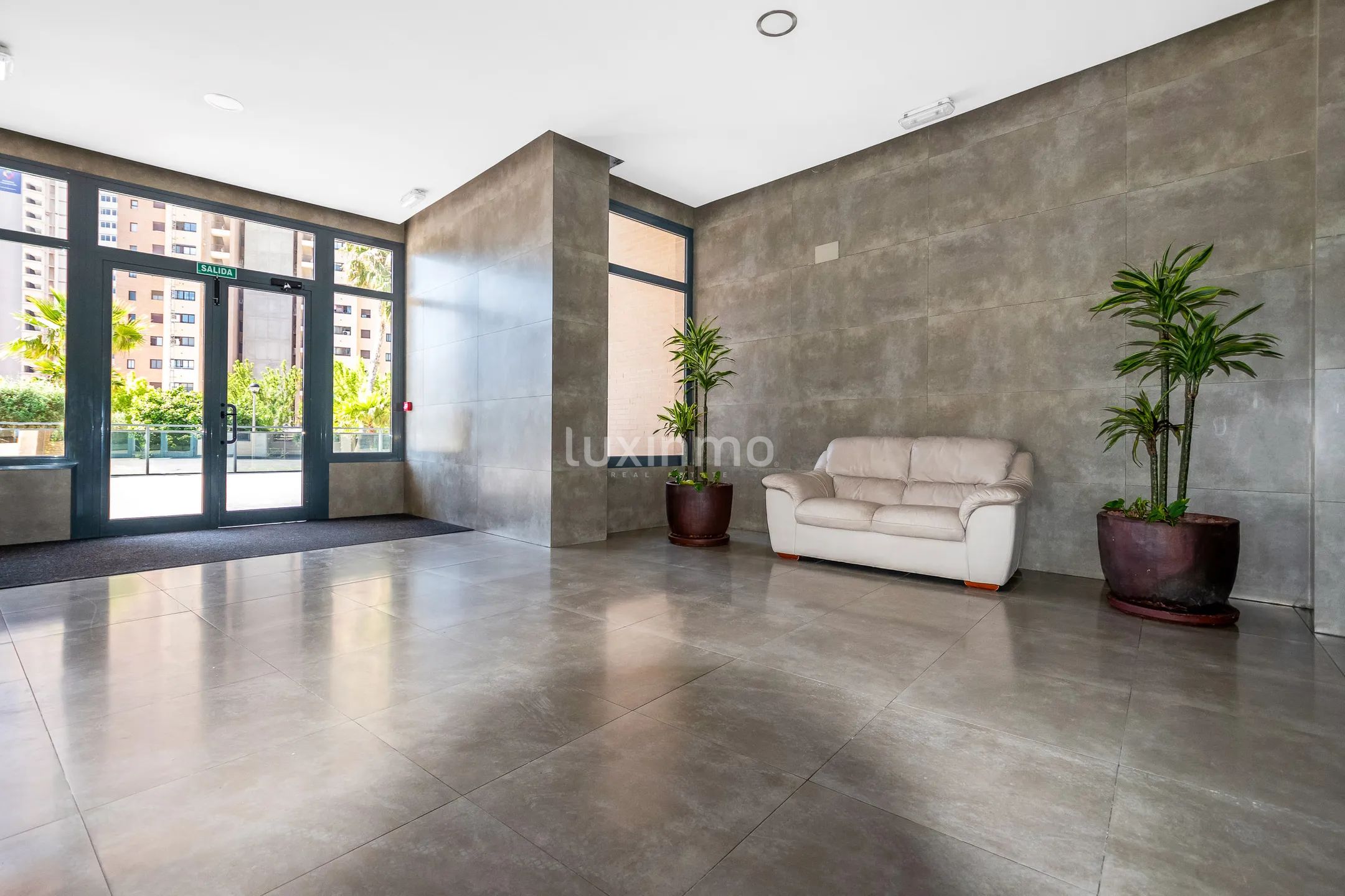 Beautiful penthouse with sea views for rent in Benidorm — photo 26