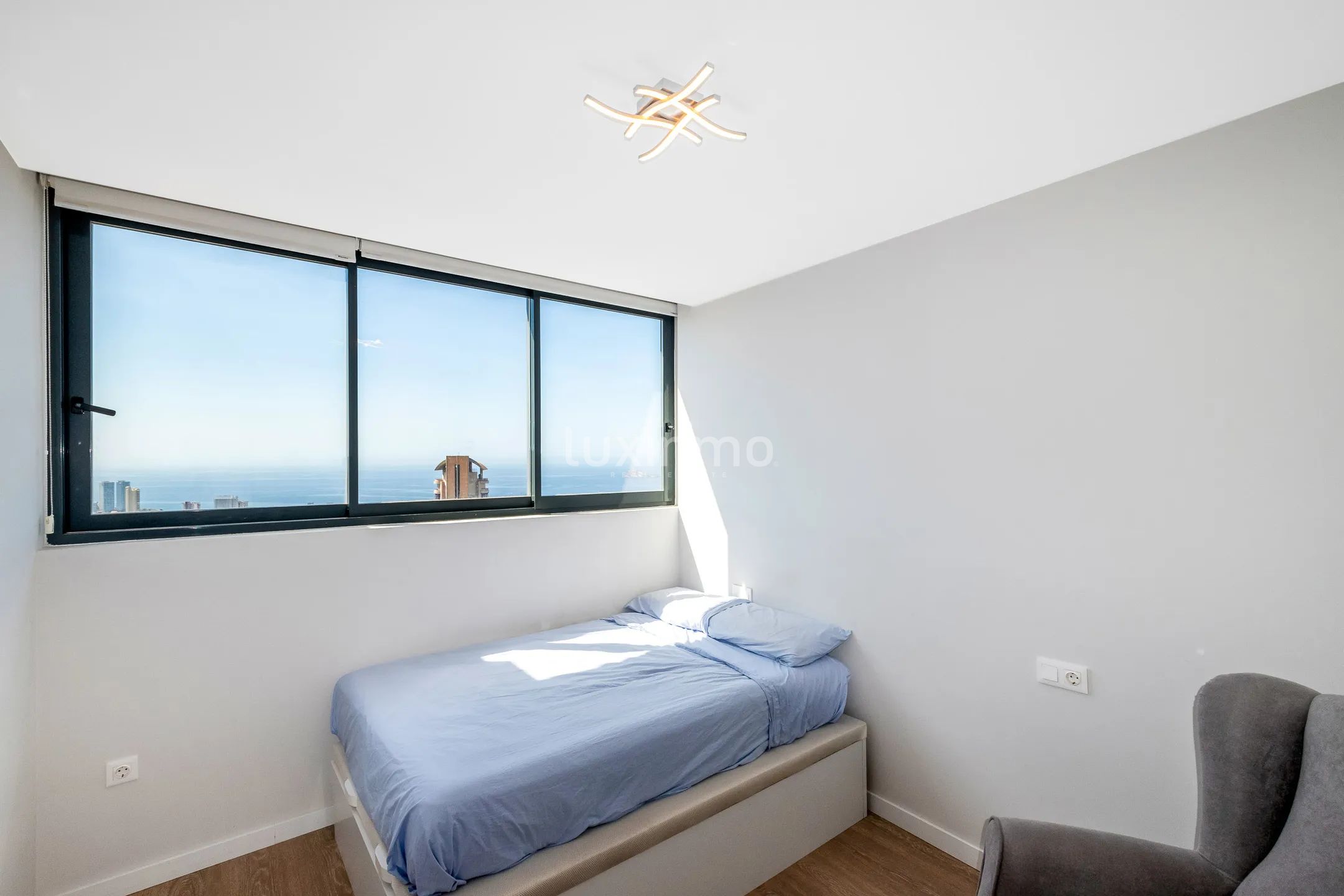 Beautiful penthouse with sea views for rent in Benidorm — photo 18