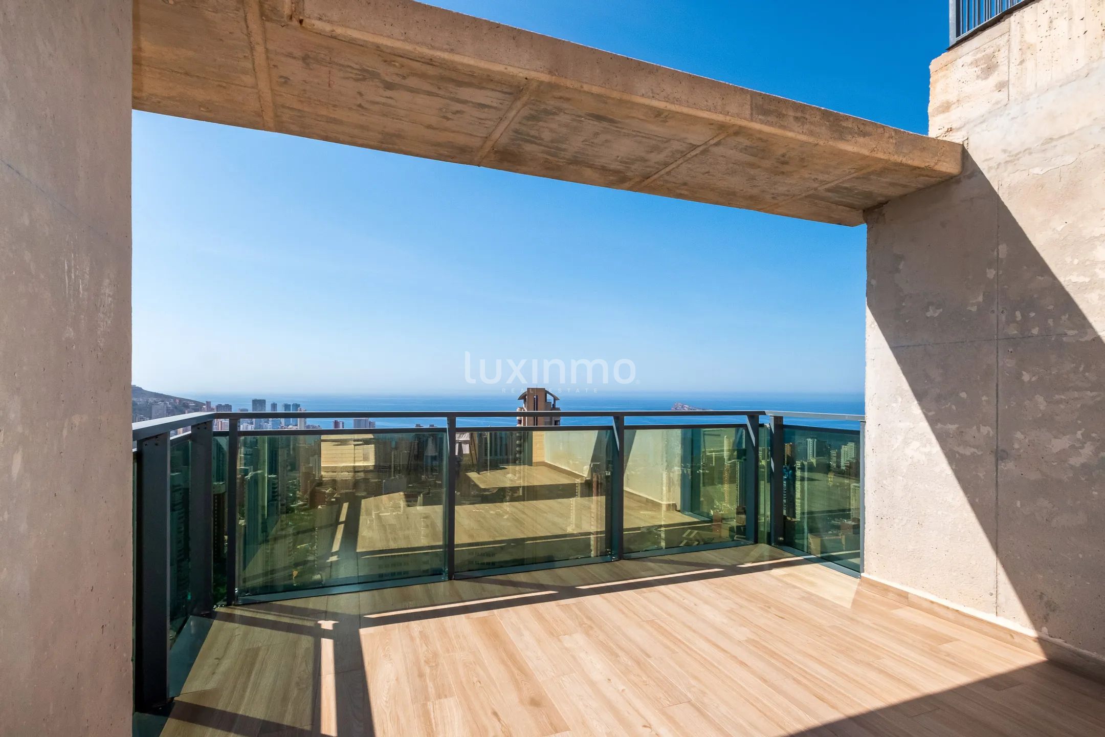 Beautiful penthouse with sea views for rent in Benidorm — photo 13