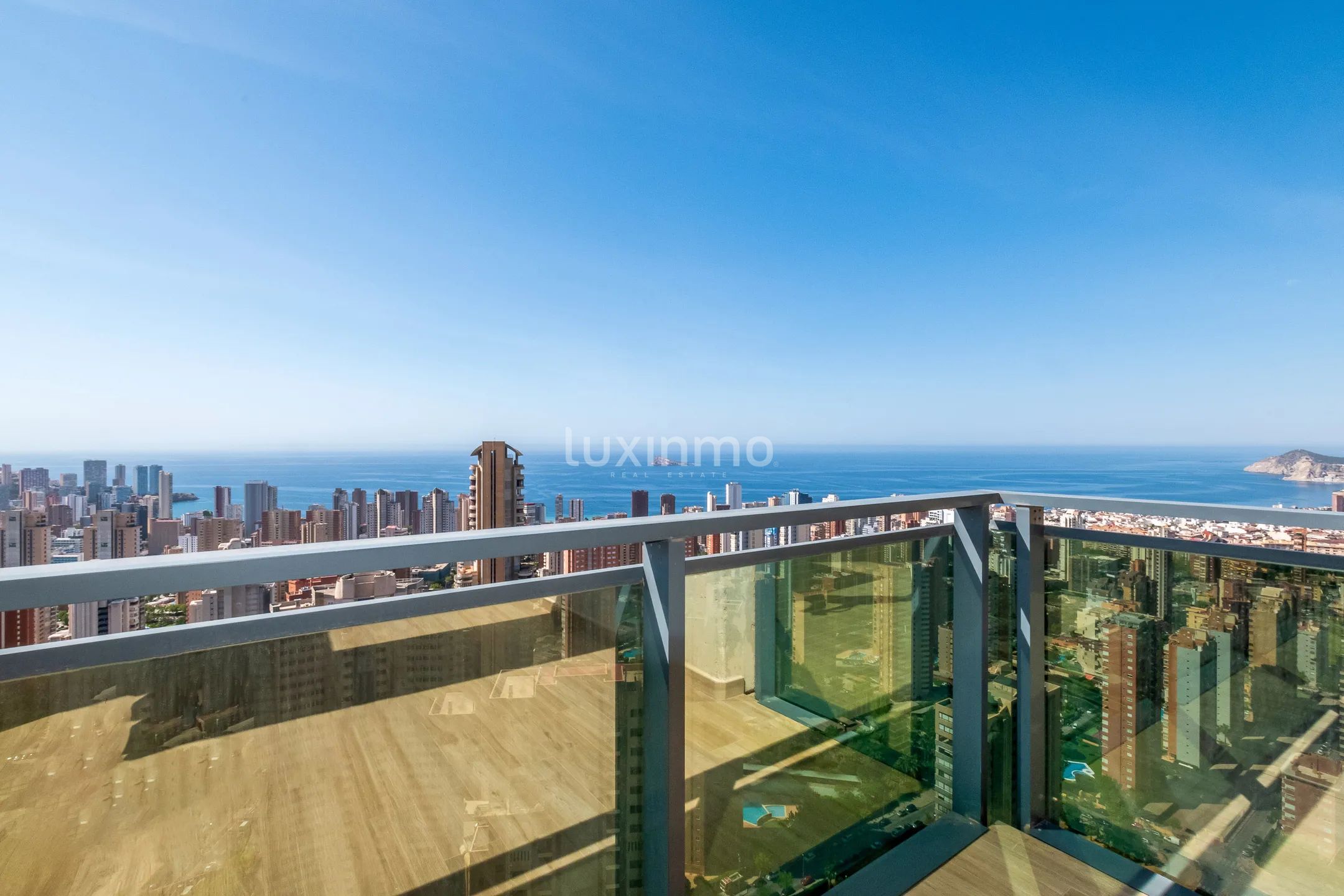 Beautiful penthouse with sea views for rent in Benidorm — photo 14