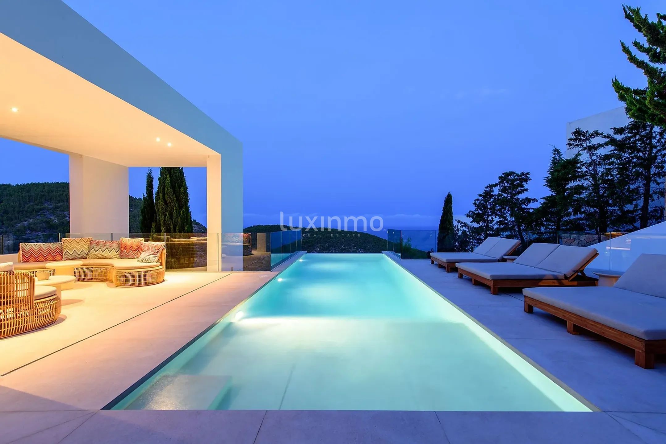 Luxury Villa with Tourist License in Roca Llisa