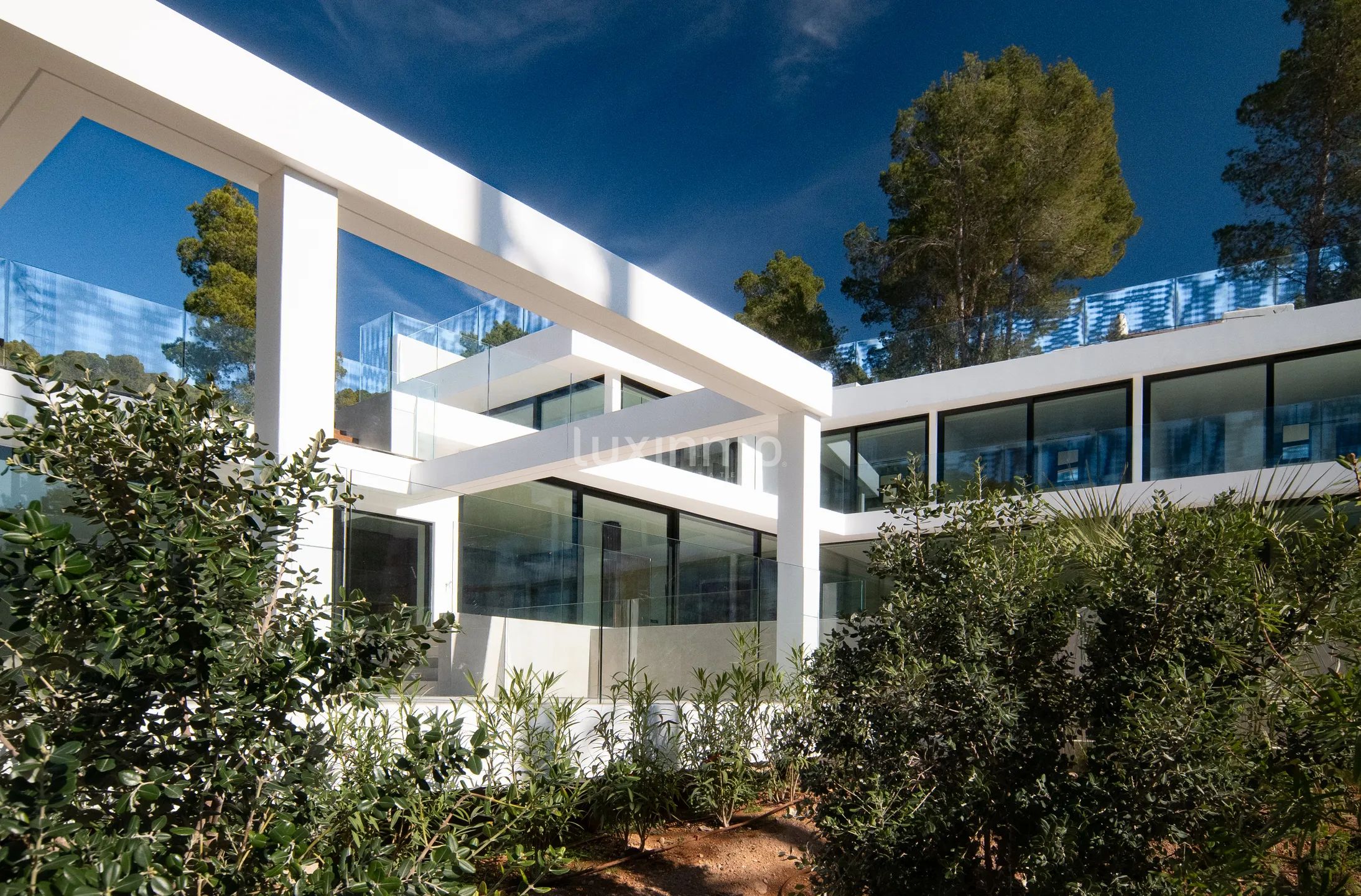 Villa exquise de construction récente avec vue spectaculaire sur le coucher de soleil à Cala Salada, Ibiza — photo 7