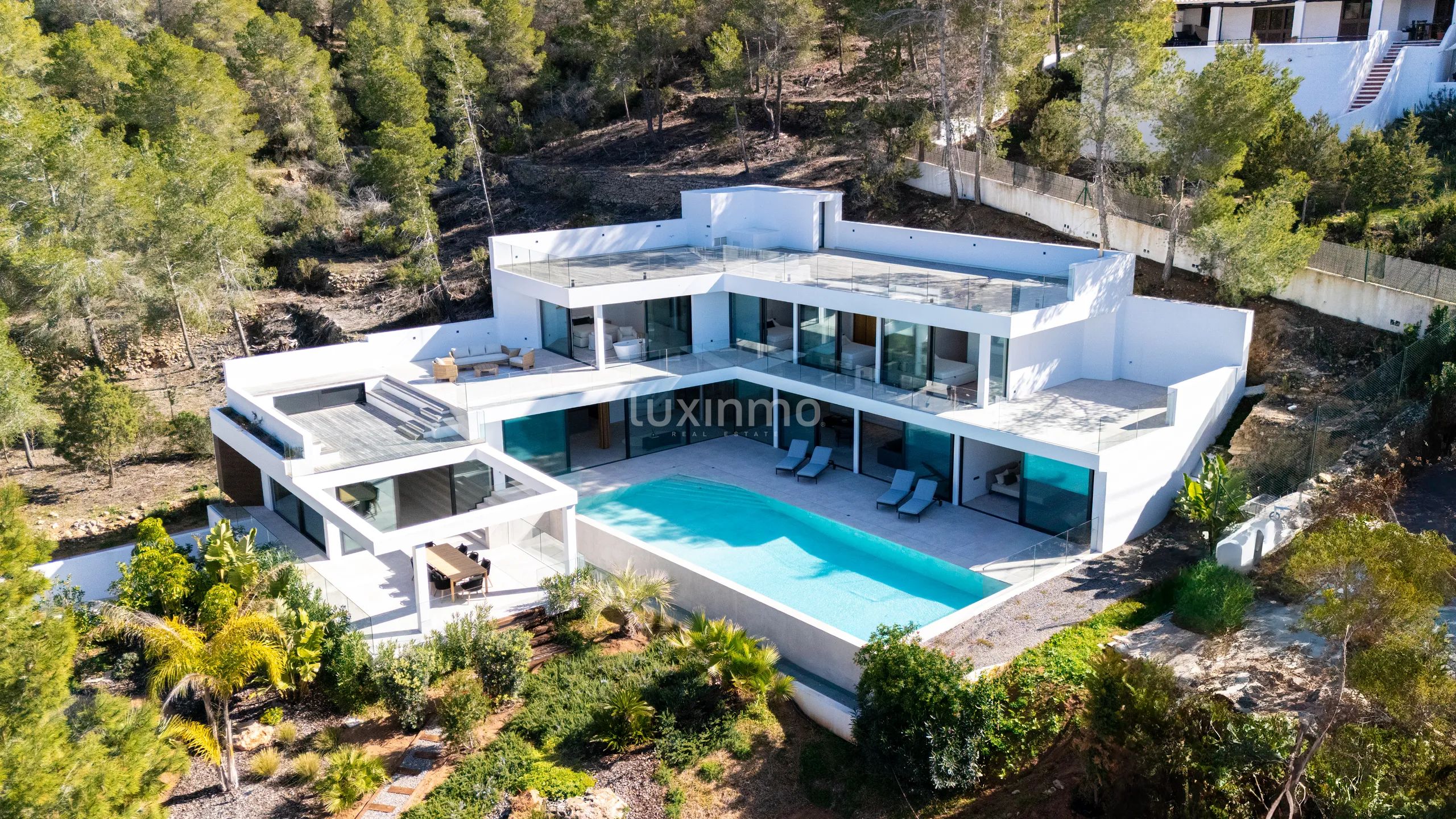 Villa exquise de construction récente avec vue spectaculaire sur le coucher de soleil à Cala Salada, Ibiza — photo 1