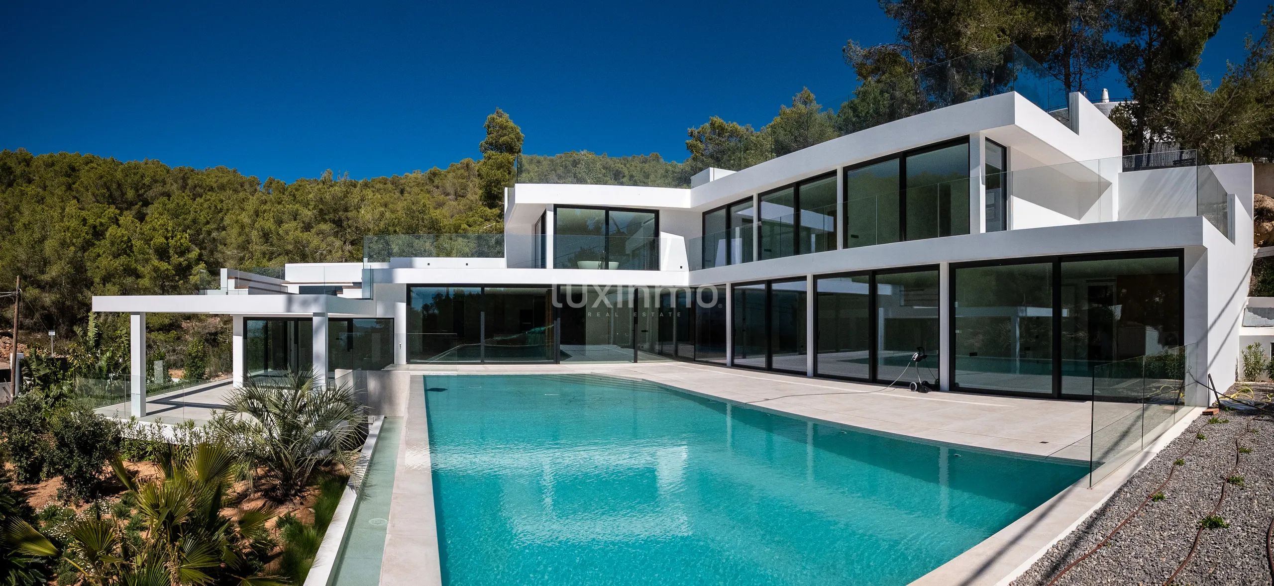 Villa exquise de construction récente avec vue spectaculaire sur le coucher de soleil à Cala Salada, Ibiza — photo 3