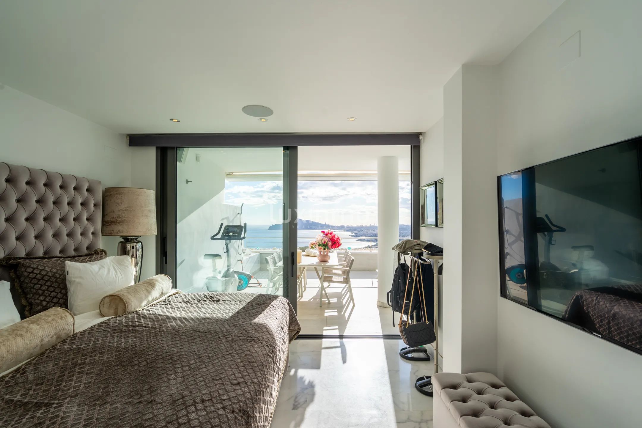 Fantastiskt takvåning med utsikt över havet och bergen i Altea Hills — photo 14