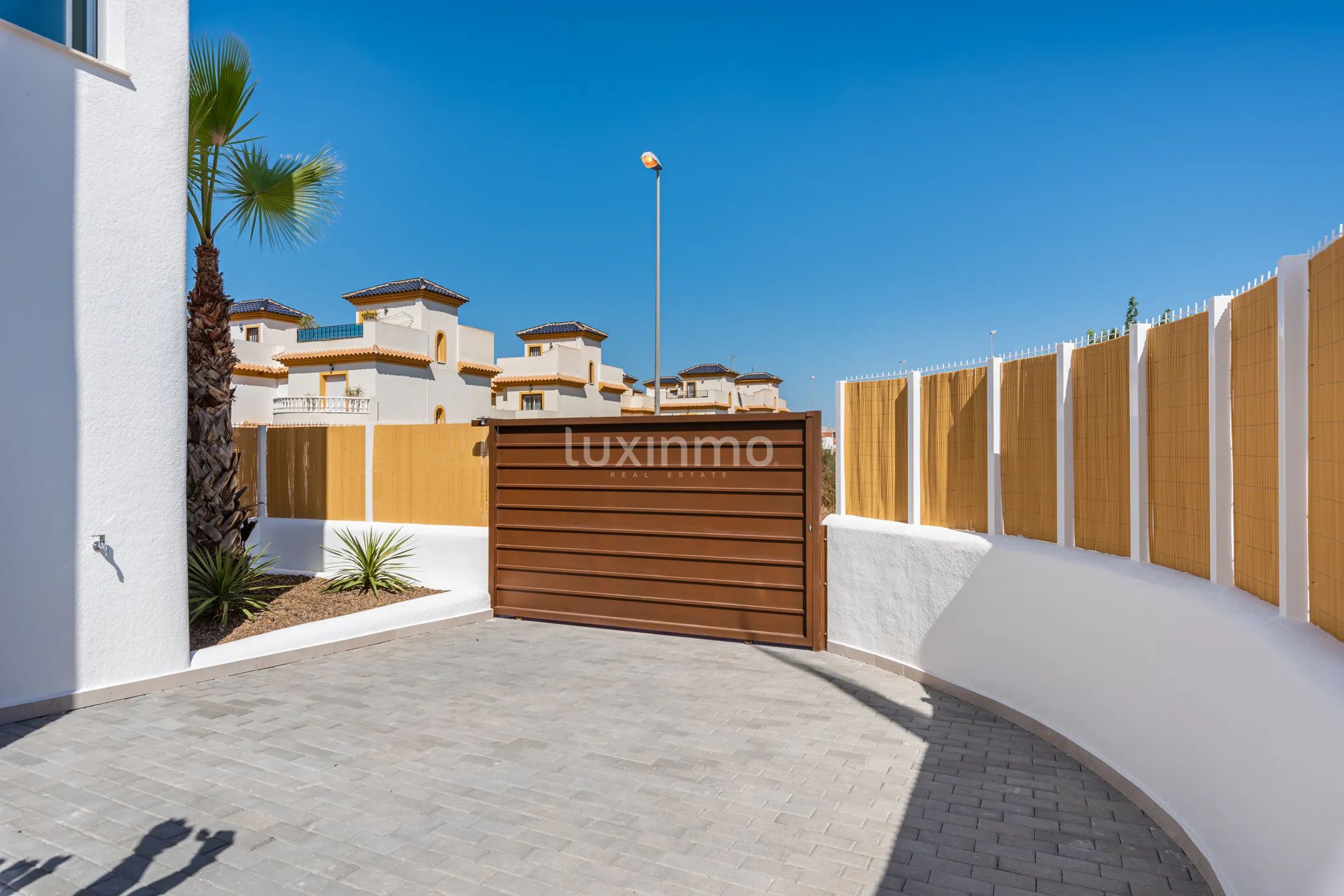 Ibiza-Style Townhouse in Los Alcázares — photo 2