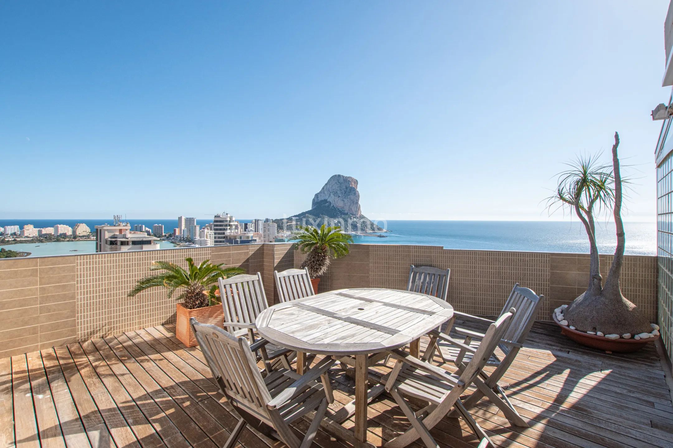 Stunning 3 bedroom penthouse with open sea views for sale in Calpe — photo 17