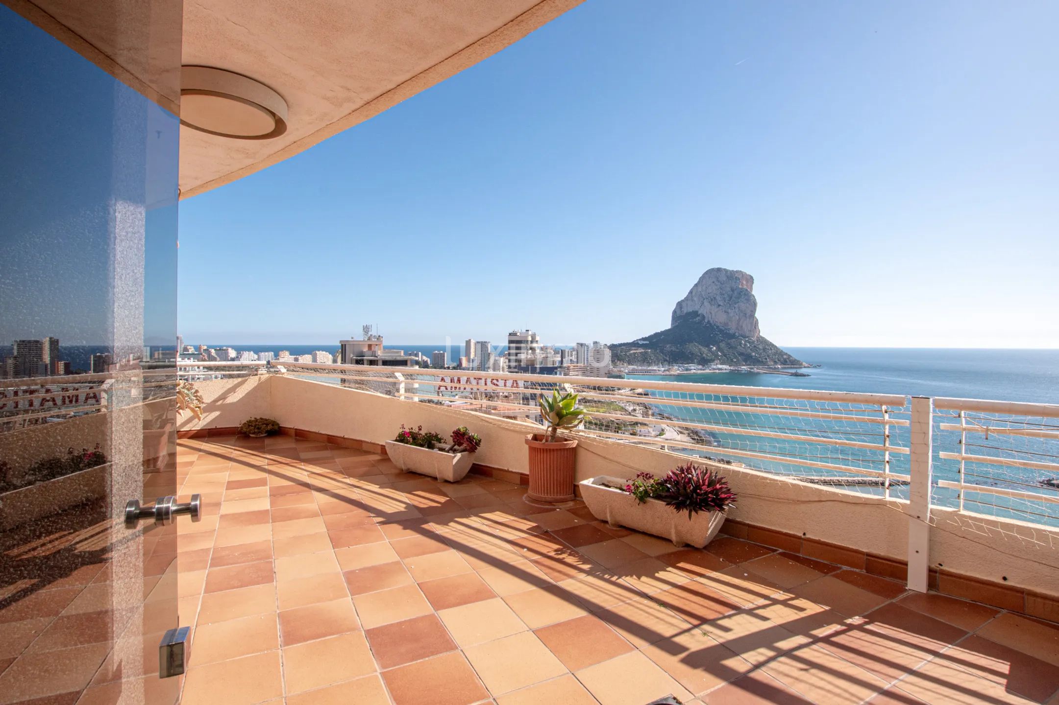 Stunning 3 bedroom penthouse with open sea views for sale in Calpe — photo 4