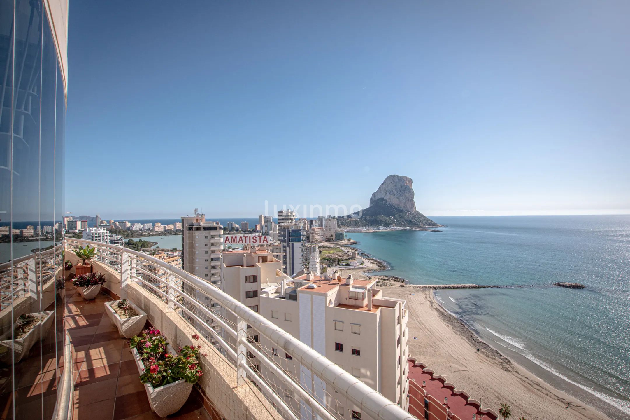 Stunning 3 bedroom penthouse with open sea views for sale in Calpe — photo 3