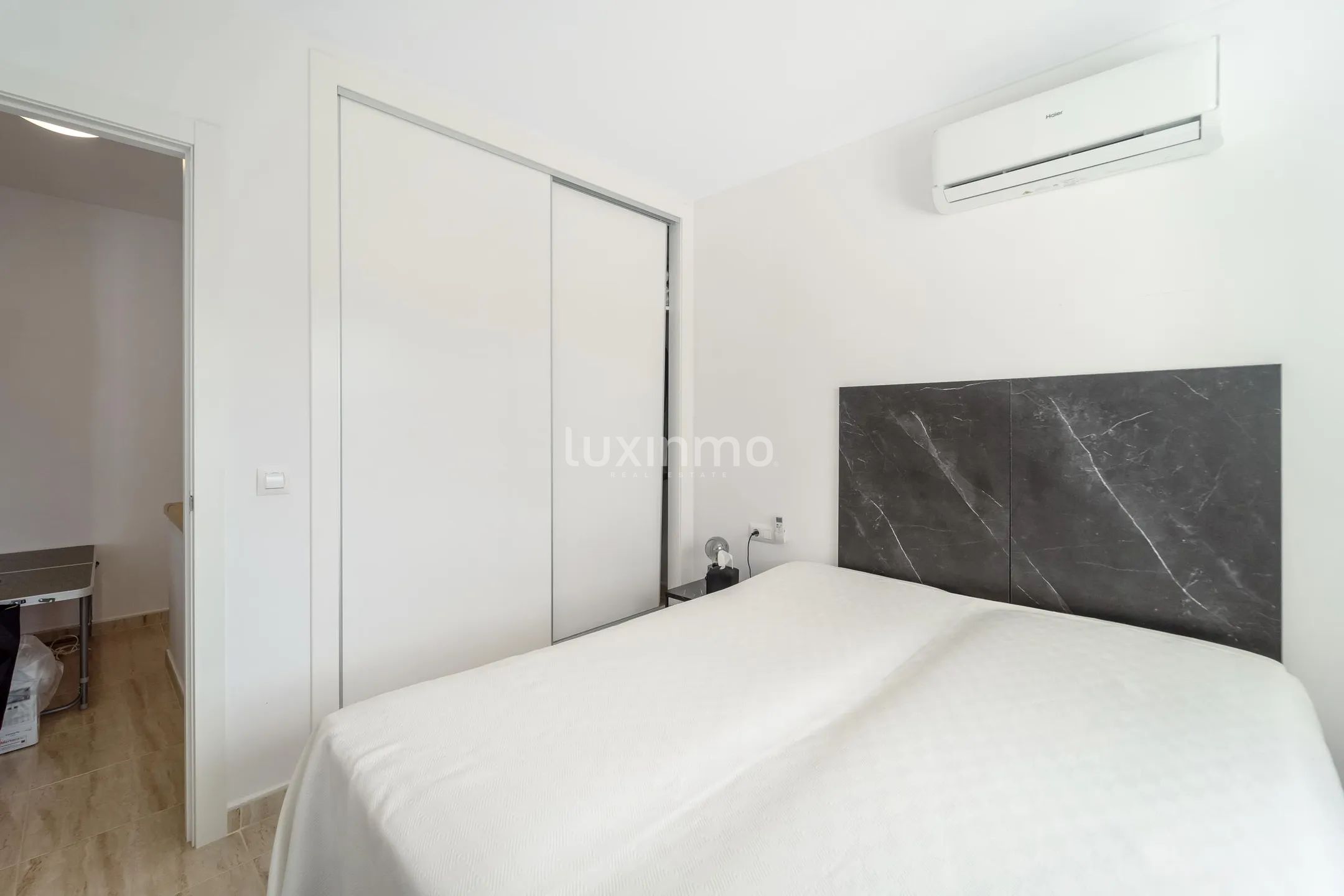 terraced house with beautiful views to the mountains — photo 9