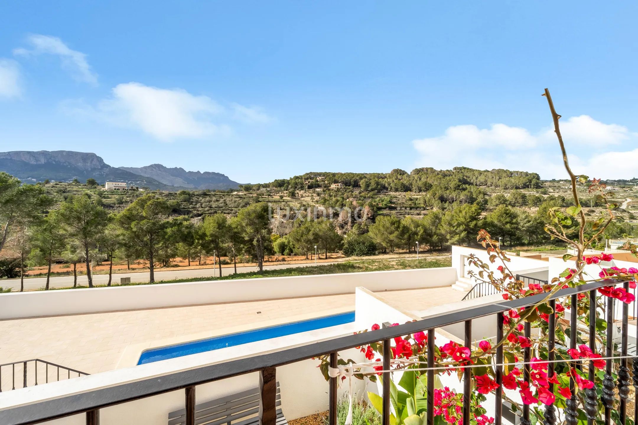terraced house with beautiful views to the mountains — photo 3