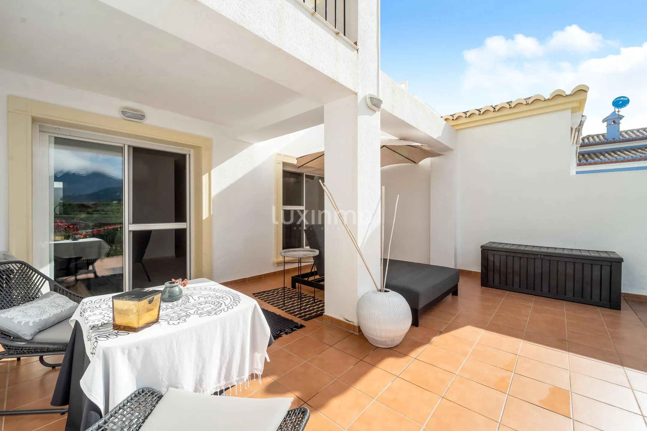 terraced house with beautiful views to the mountains — photo 5