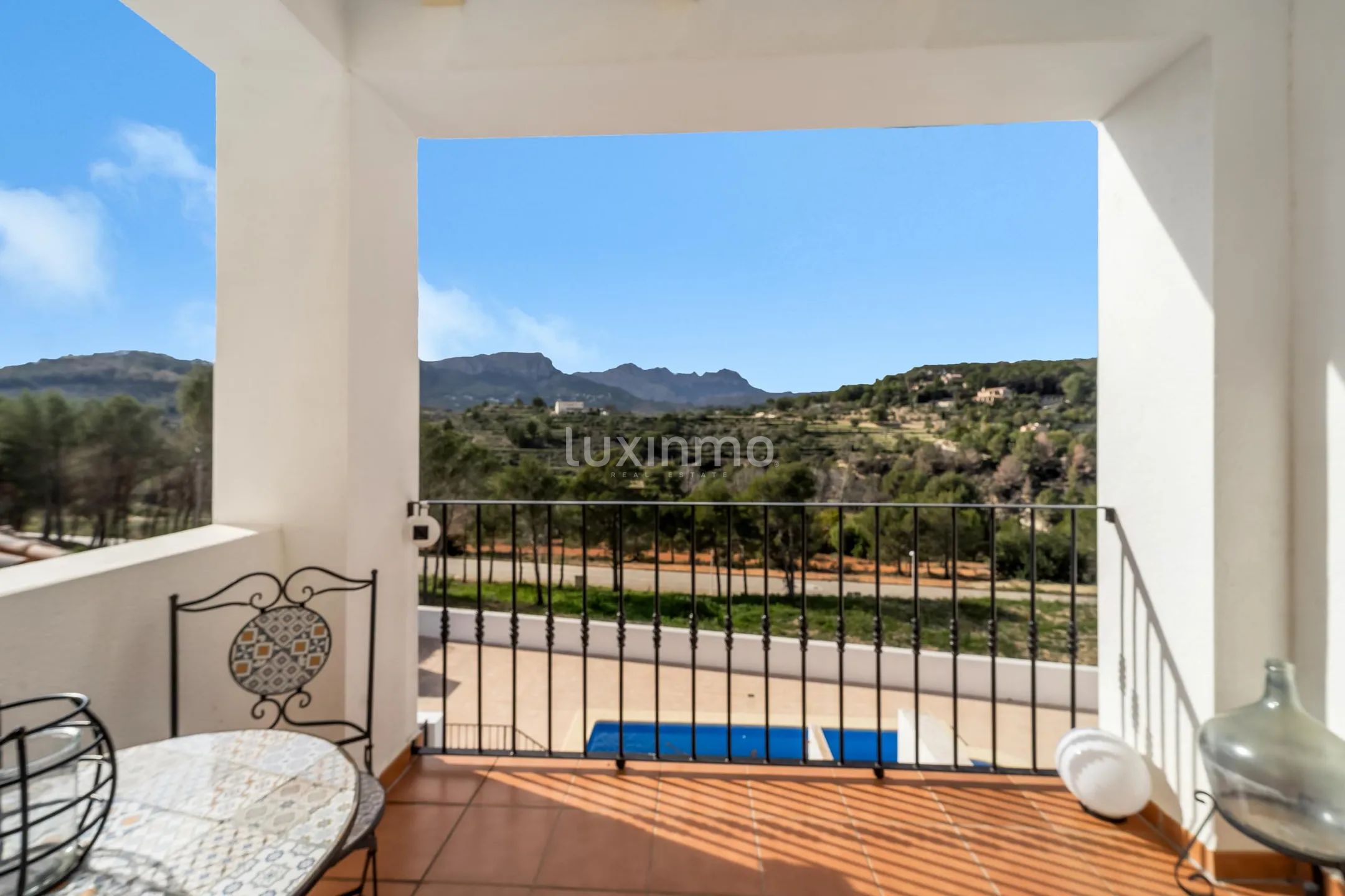 terraced house with beautiful views to the mountains — photo 6