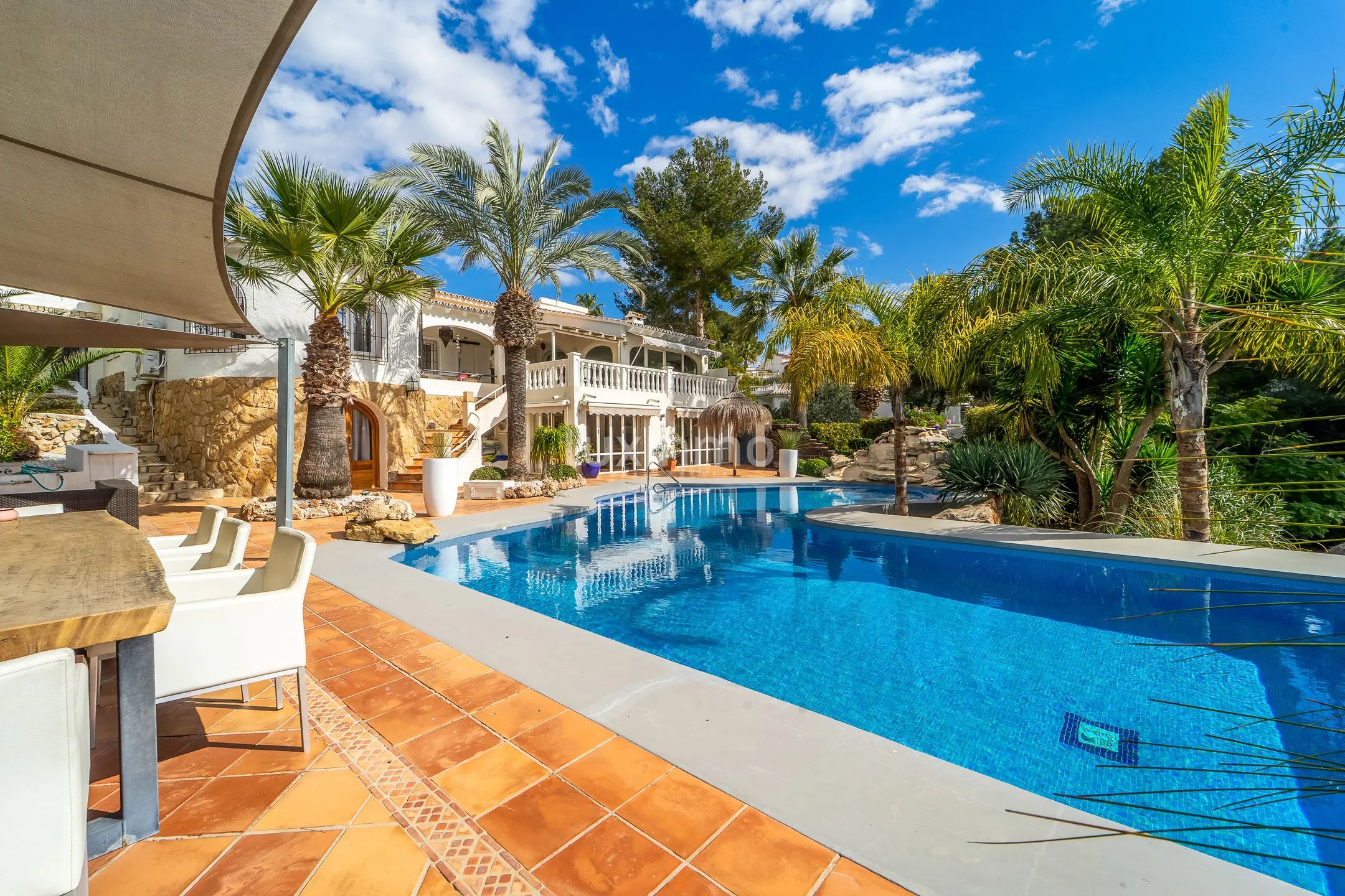 Stunning villa at walking distance from the sea and supermarkets with sea views — photo 1