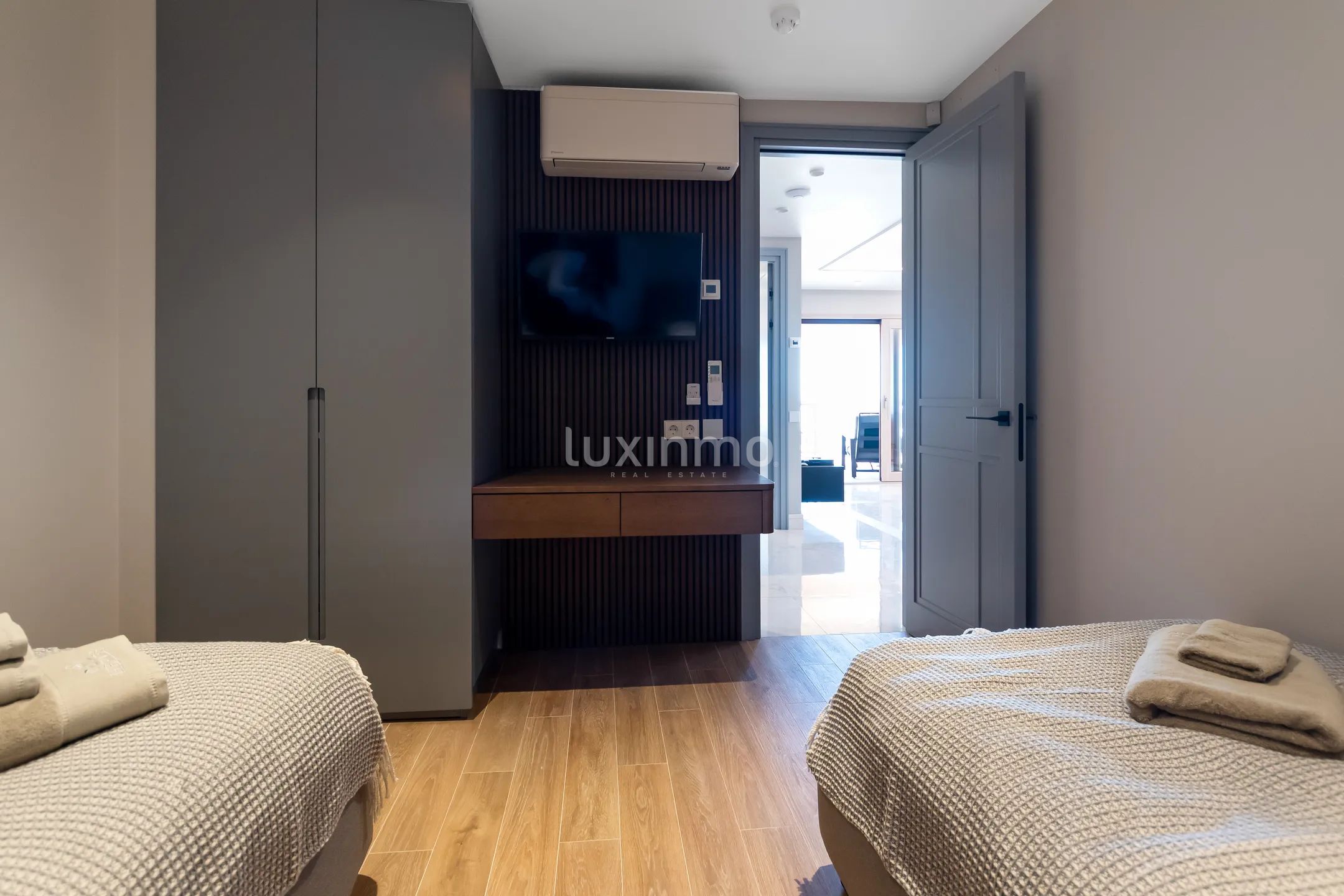 Luxury flat in Mascarat — photo 17
