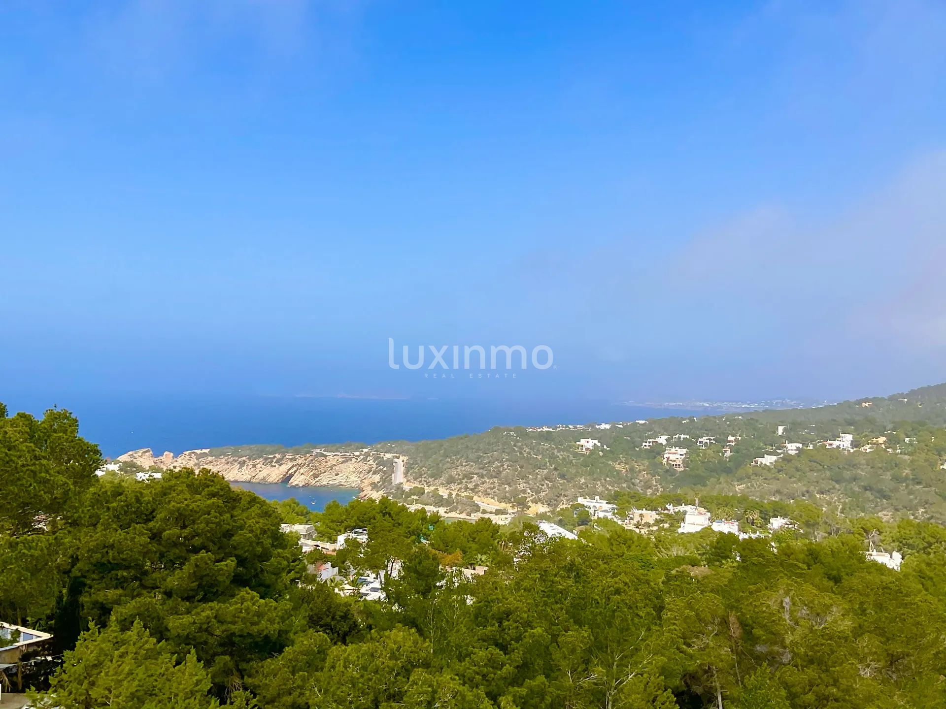 Modern Two-Bedroom Apartment with Sea View Terrace — photo 7