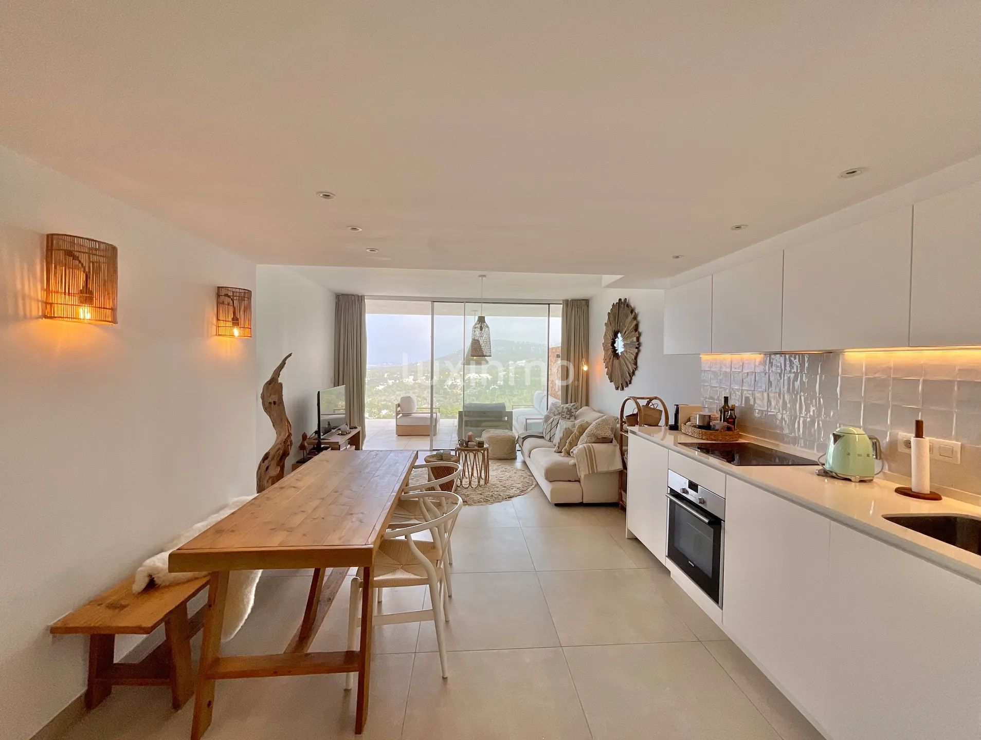 Modern Two-Bedroom Apartment with Sea View Terrace — photo 22