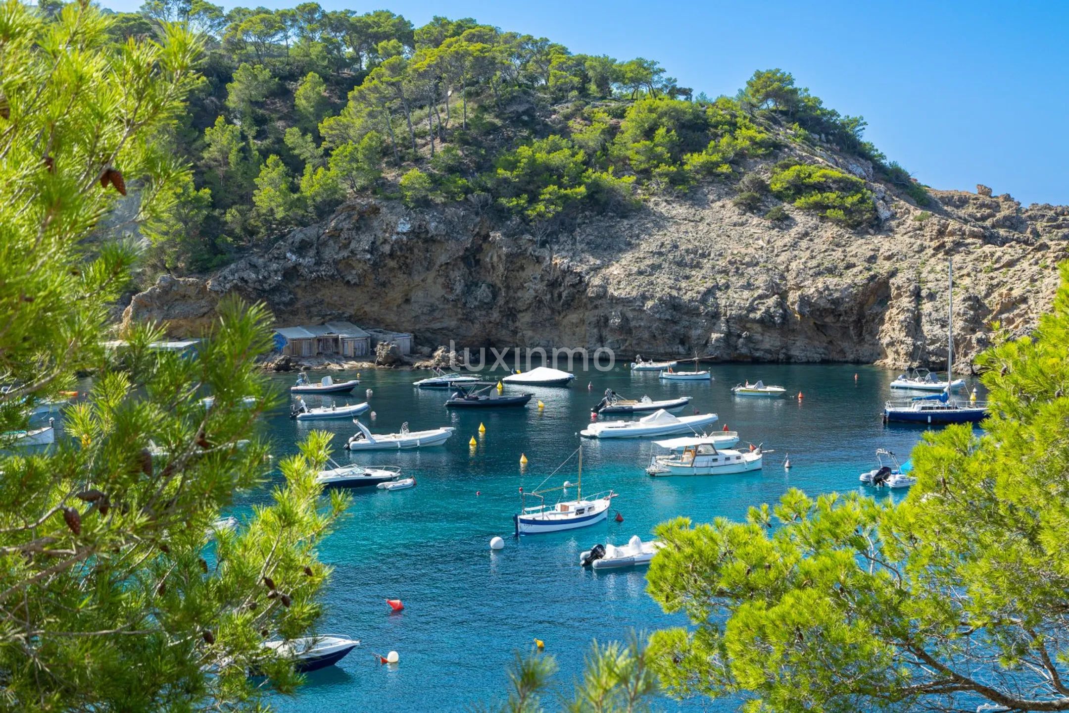 Современные апартаменты с двумя спальнями и террасой с видом на море — photo 32