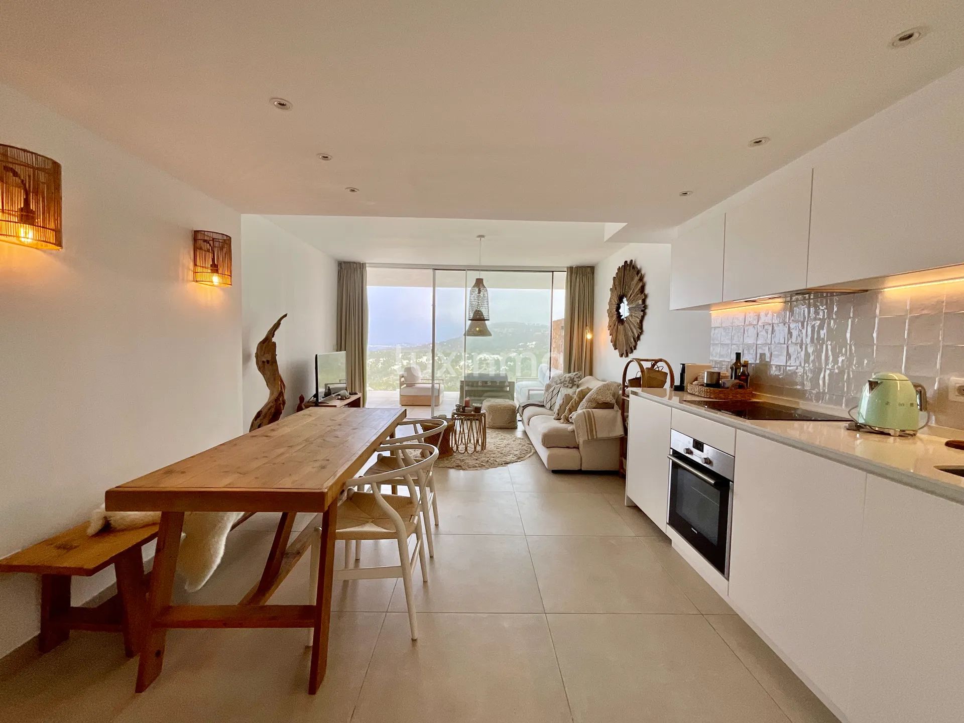 Современные апартаменты с двумя спальнями и террасой с видом на море — photo 11