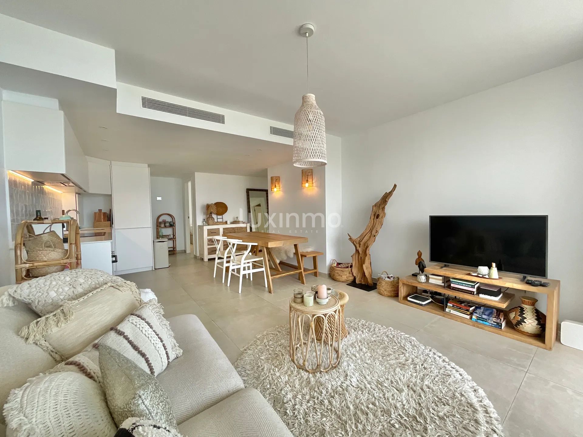 Современные апартаменты с двумя спальнями и террасой с видом на море — photo 13