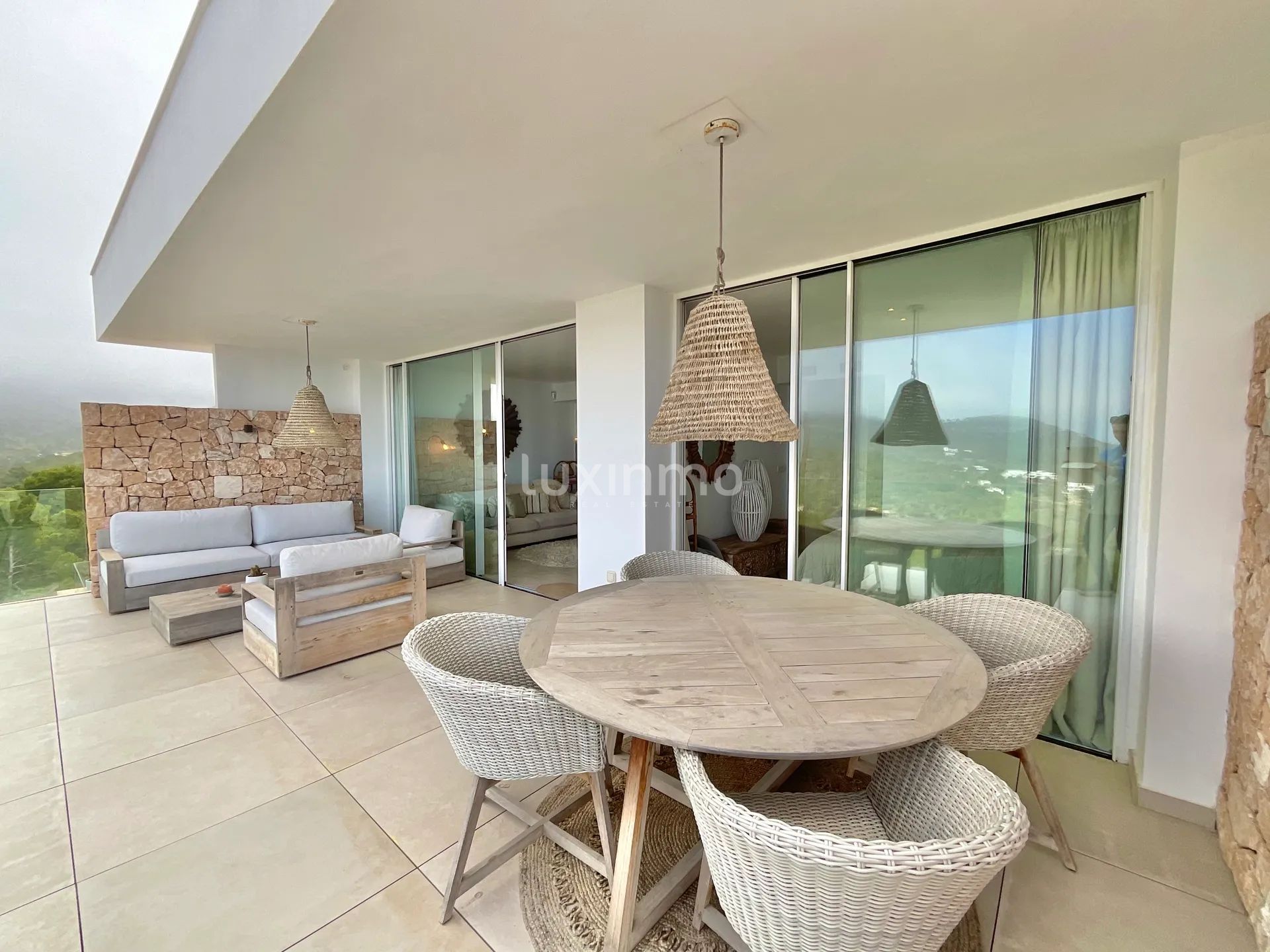 Современные апартаменты с двумя спальнями и террасой с видом на море — photo 8