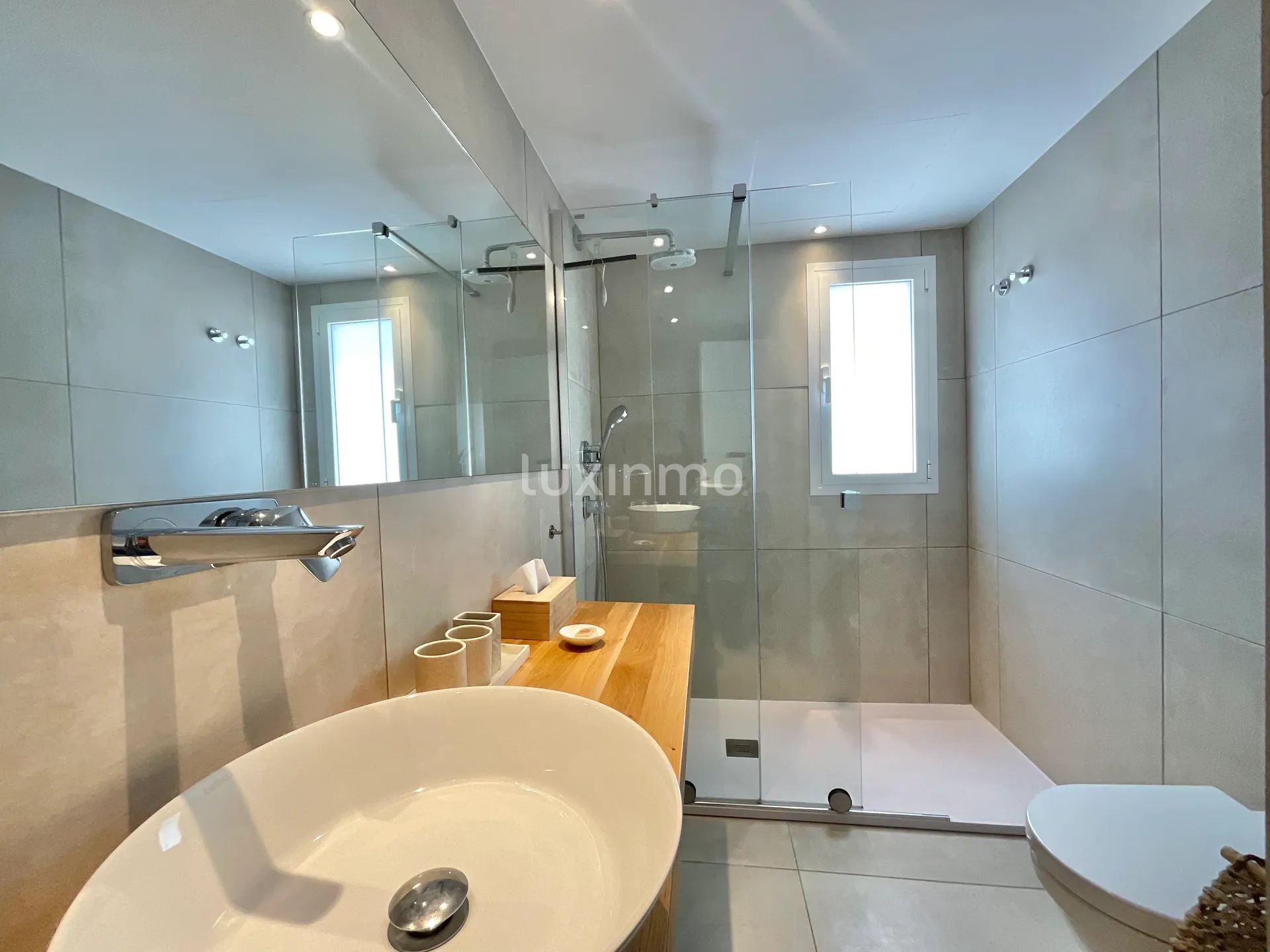 Современные апартаменты с двумя спальнями и террасой с видом на море — photo 21