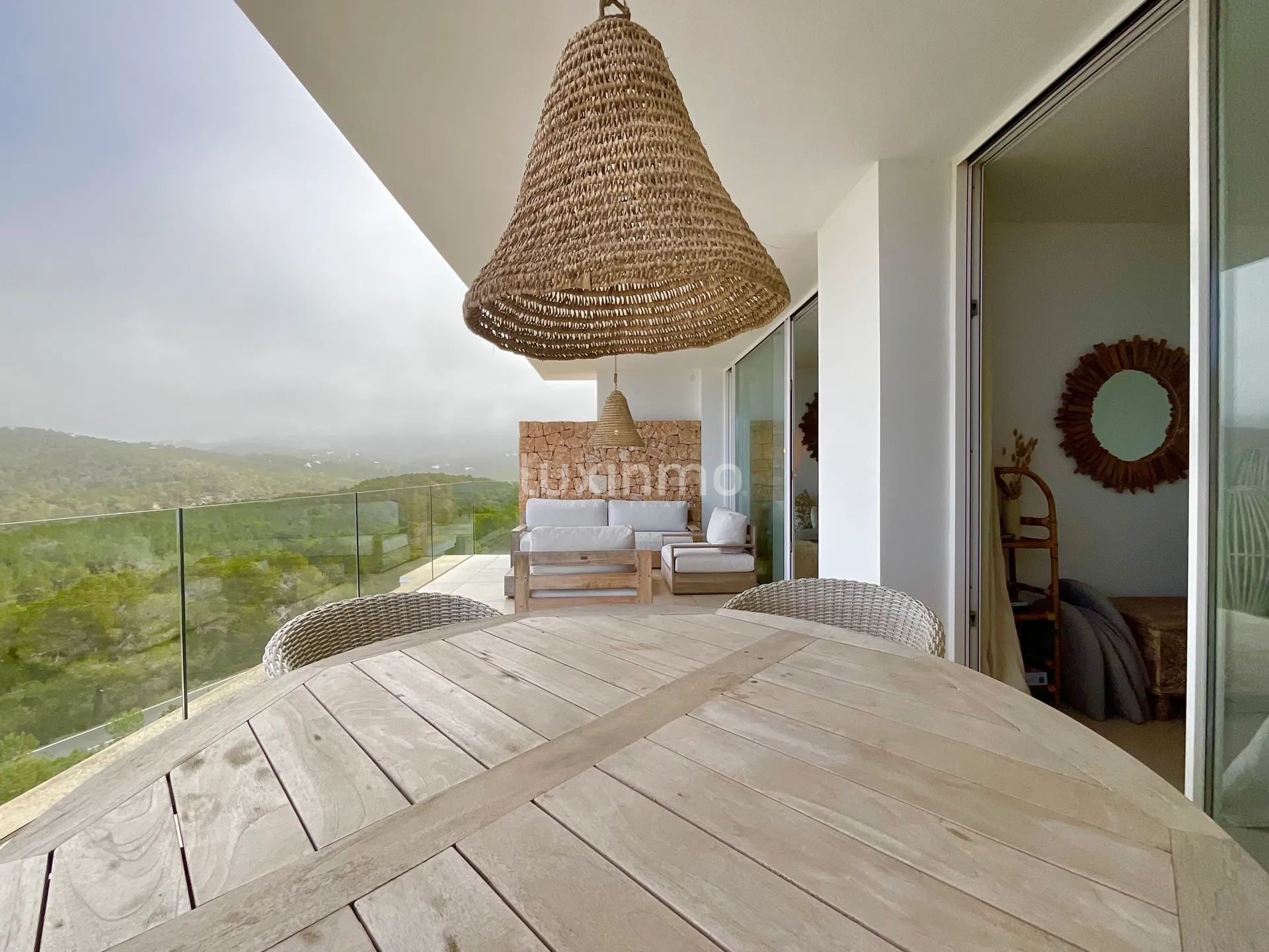 Modern Two-Bedroom Apartment with Sea View Terrace — photo 9