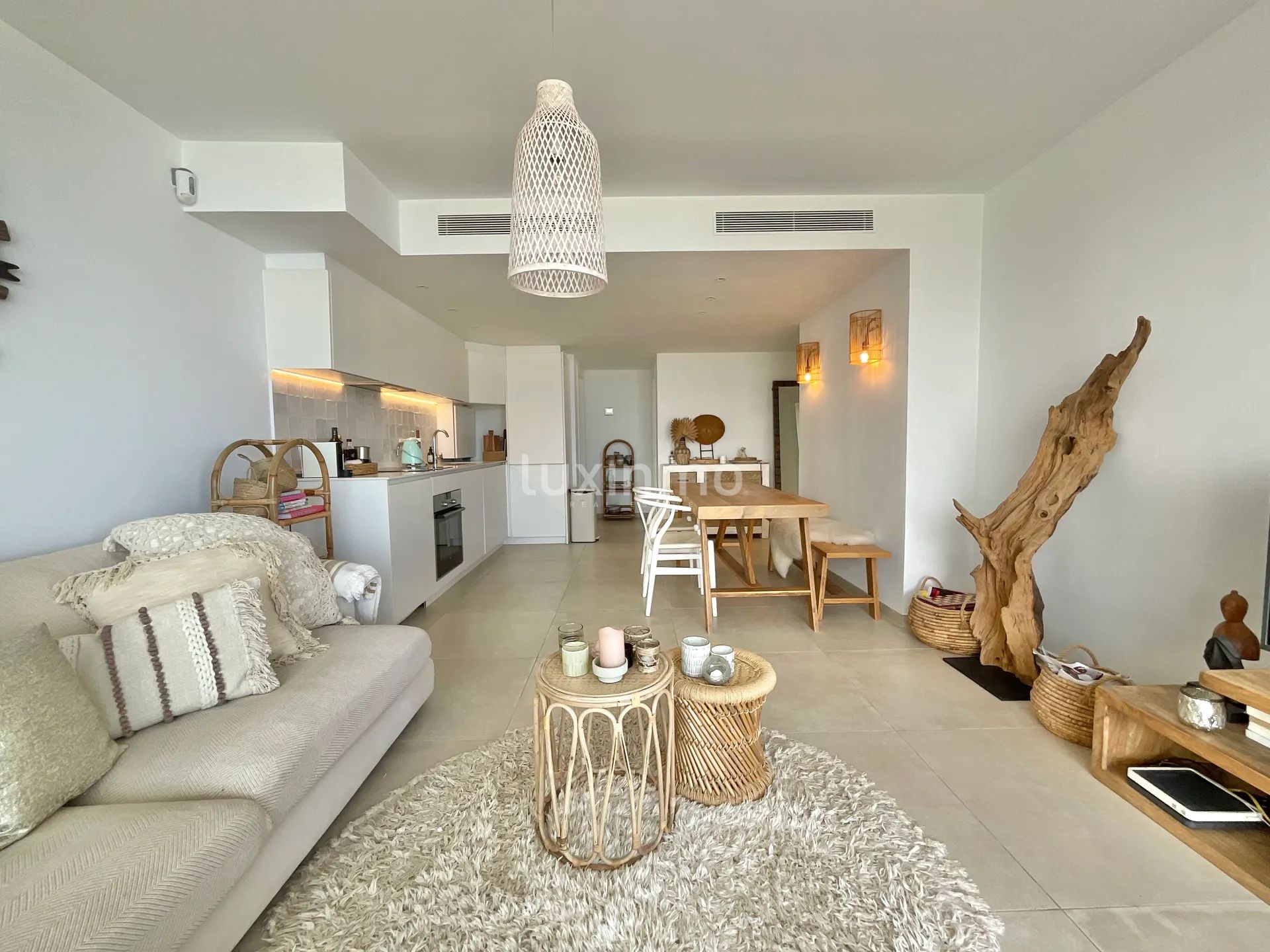 Modern Two-Bedroom Apartment with Sea View Terrace — photo 14