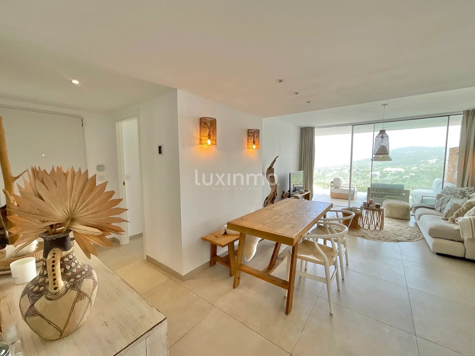 Современные апартаменты с двумя спальнями и террасой с видом на море — photo 15