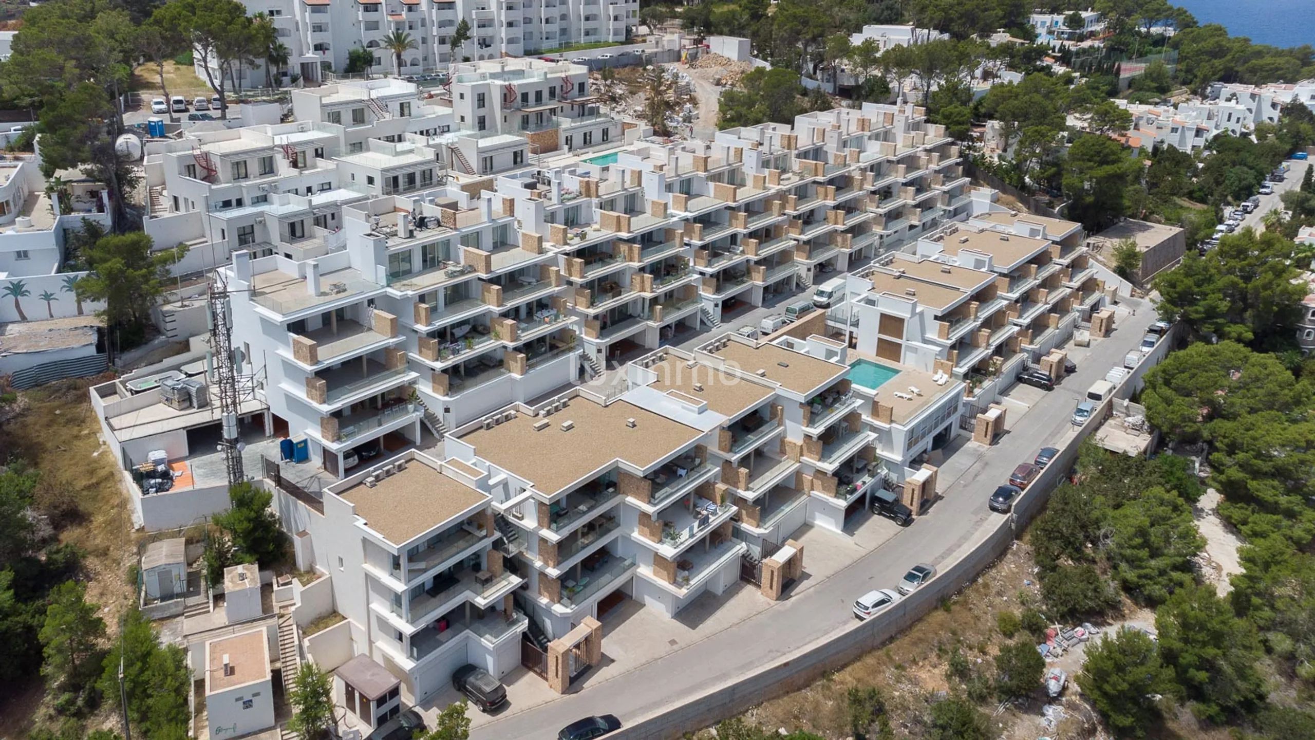 Modern Two-Bedroom Apartment with Sea View Terrace — photo 36