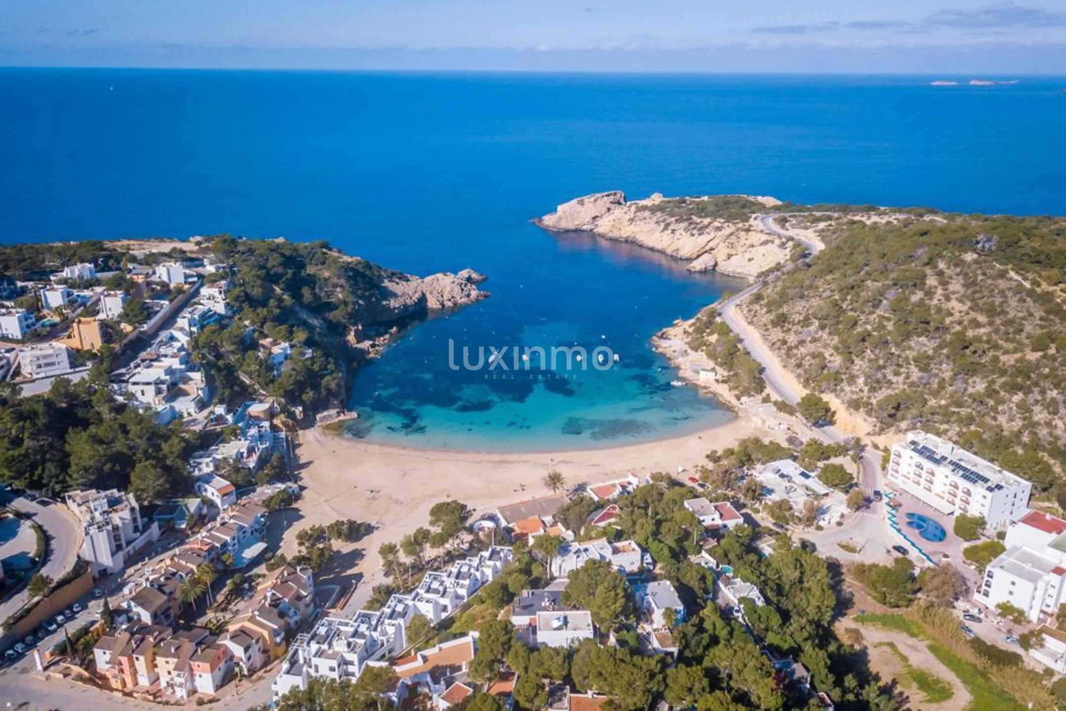 Современные апартаменты с двумя спальнями и террасой с видом на море — photo 31