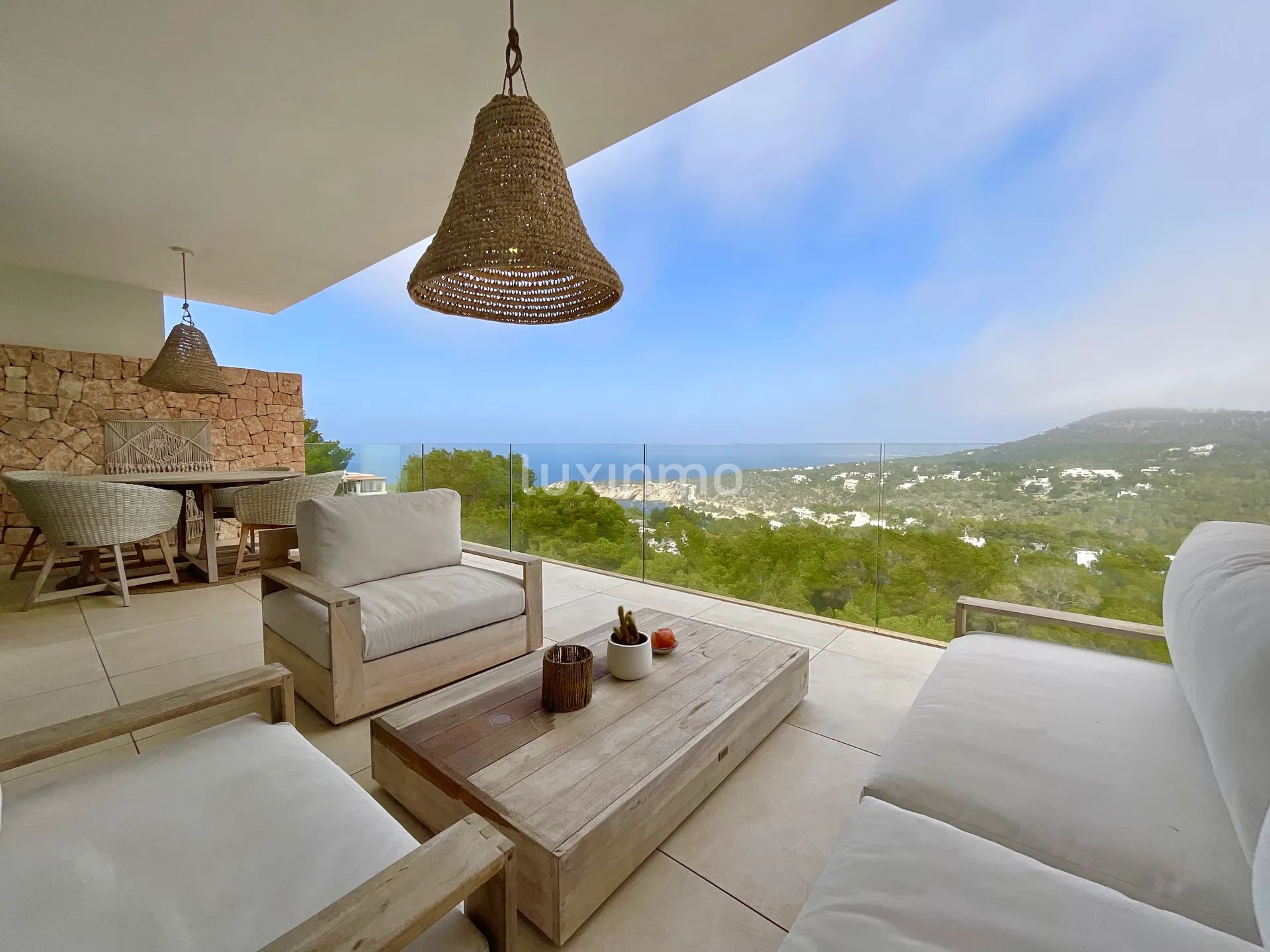 Modern Two-Bedroom Apartment with Sea View Terrace — photo 1