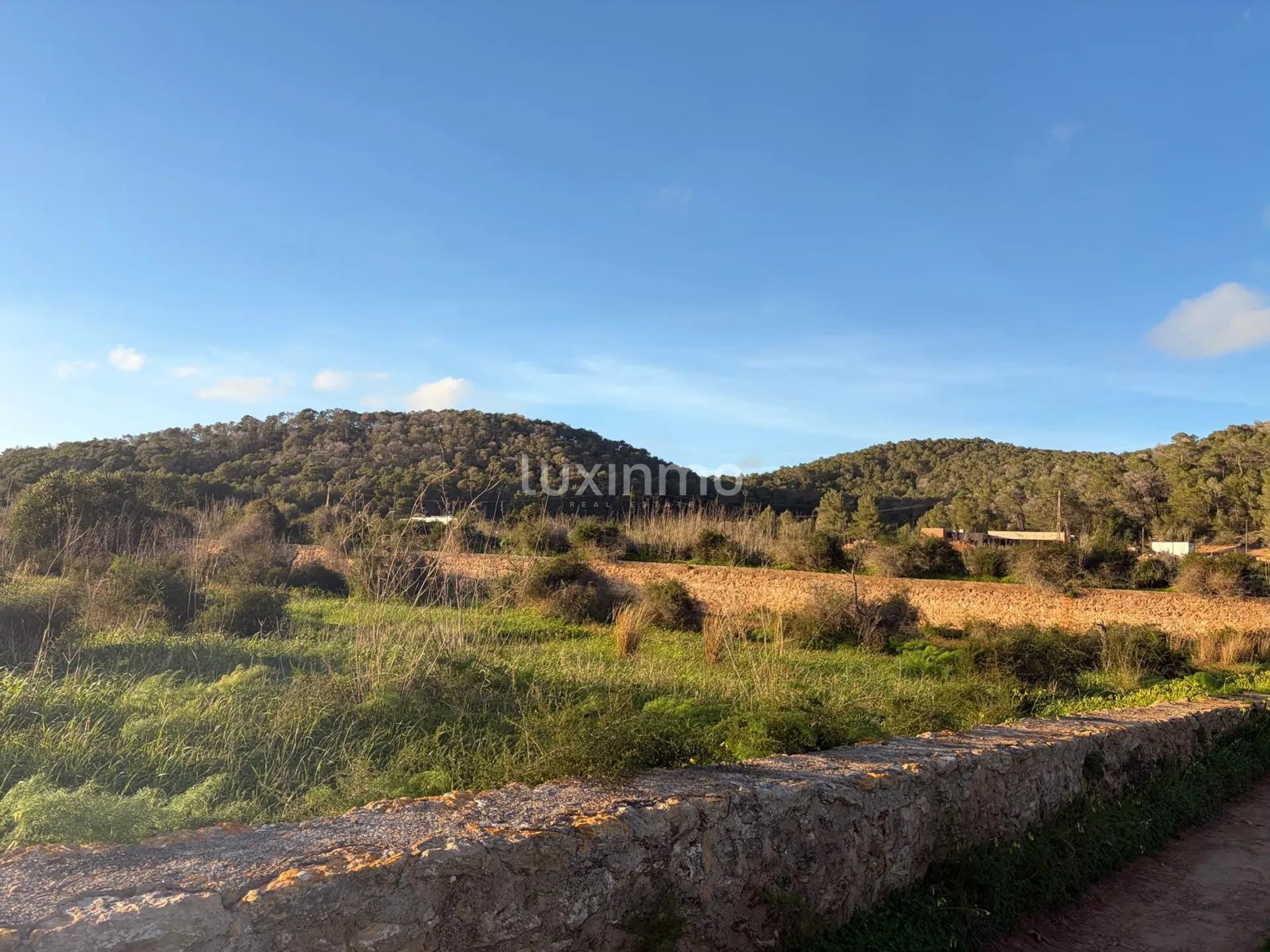 Działka miejska z prądem i wodą gotowa do zabudowy na Ibizie — photo 1