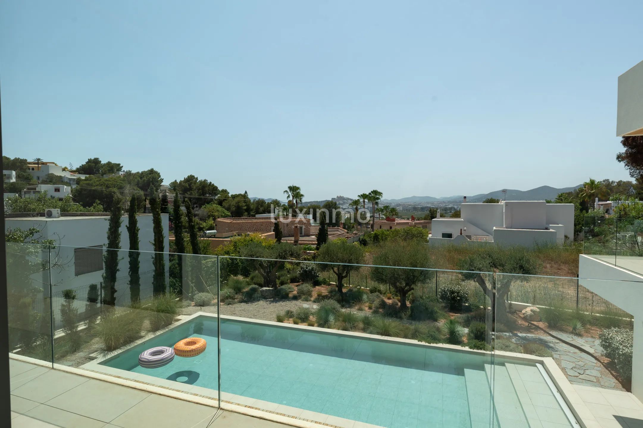 Stunning contemporary 6-Bedroom detached house in Cap Martinet — photo 75