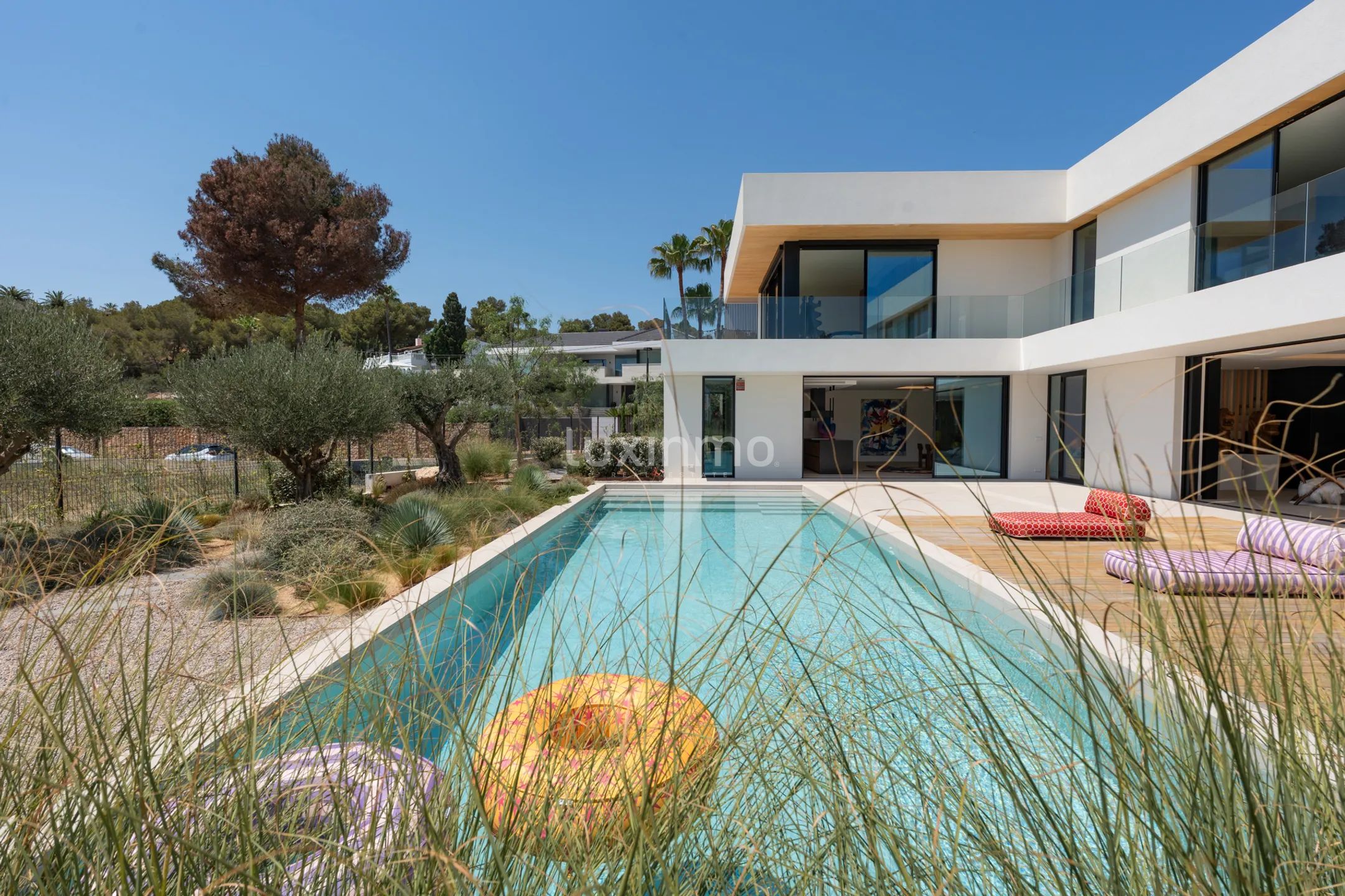 Stunning contemporary 6-Bedroom detached house in Cap Martinet — photo 3