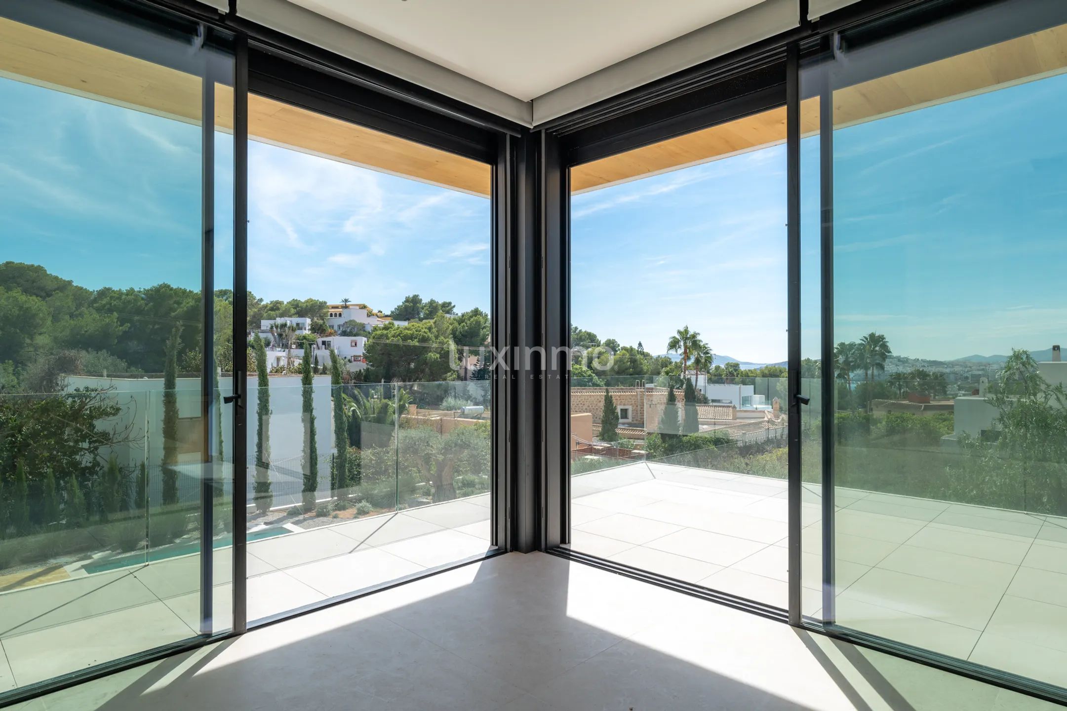 Stunning contemporary 6-Bedroom detached house in Cap Martinet — photo 16