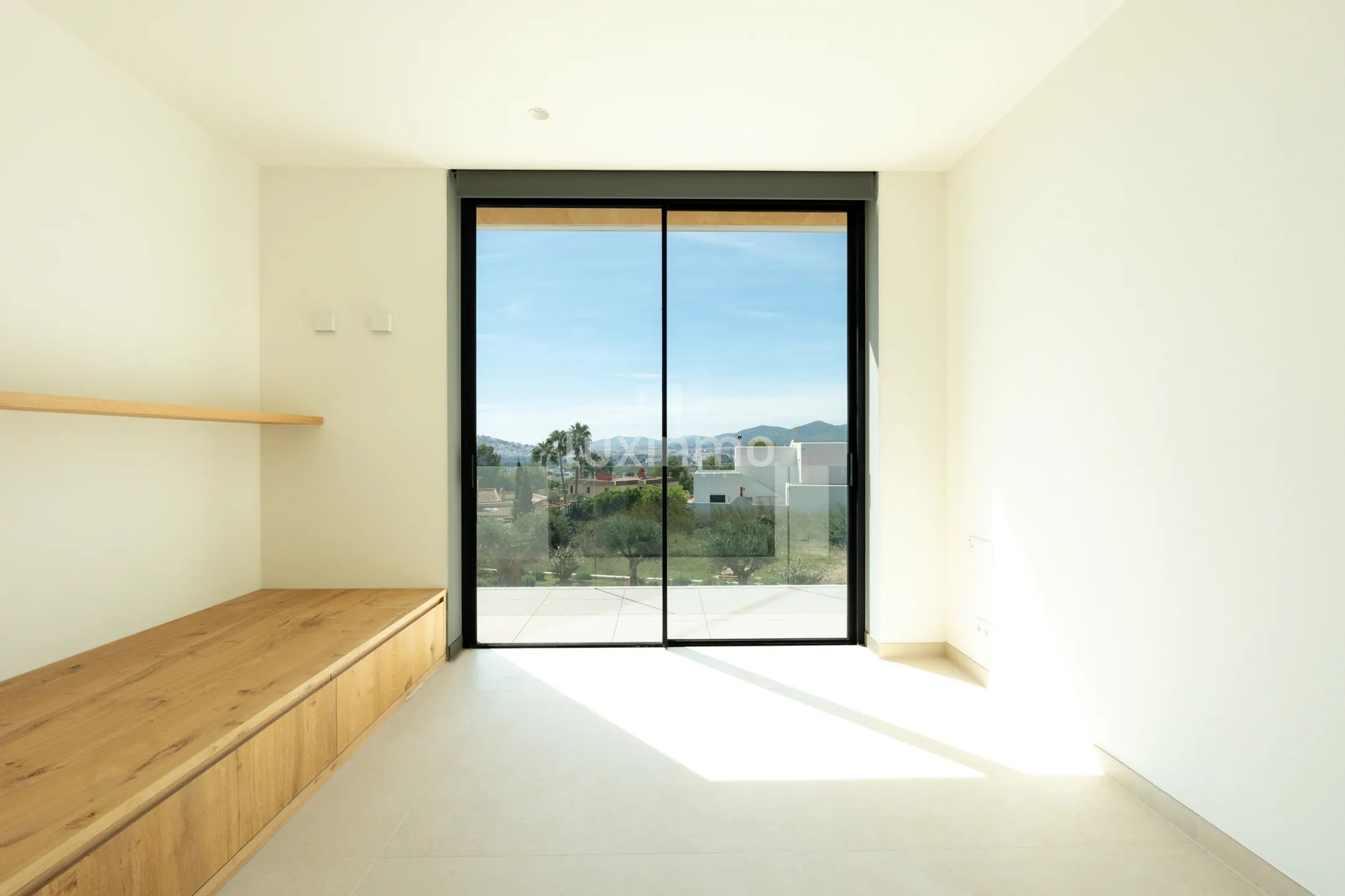 Stunning contemporary 6-Bedroom detached house in Cap Martinet — photo 19