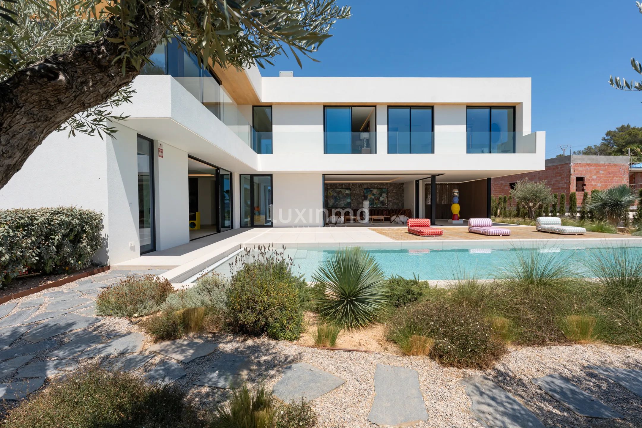 Stunning contemporary 6-Bedroom detached house in Cap Martinet — photo 2