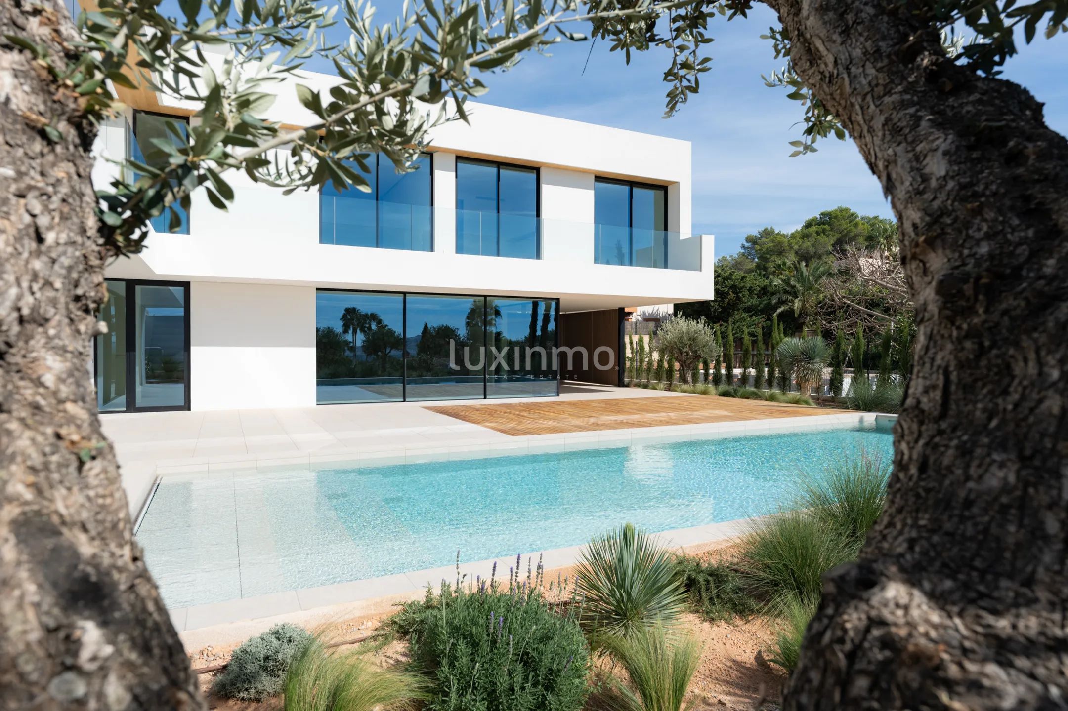 Stunning contemporary 6-Bedroom detached house in Cap Martinet — photo 6