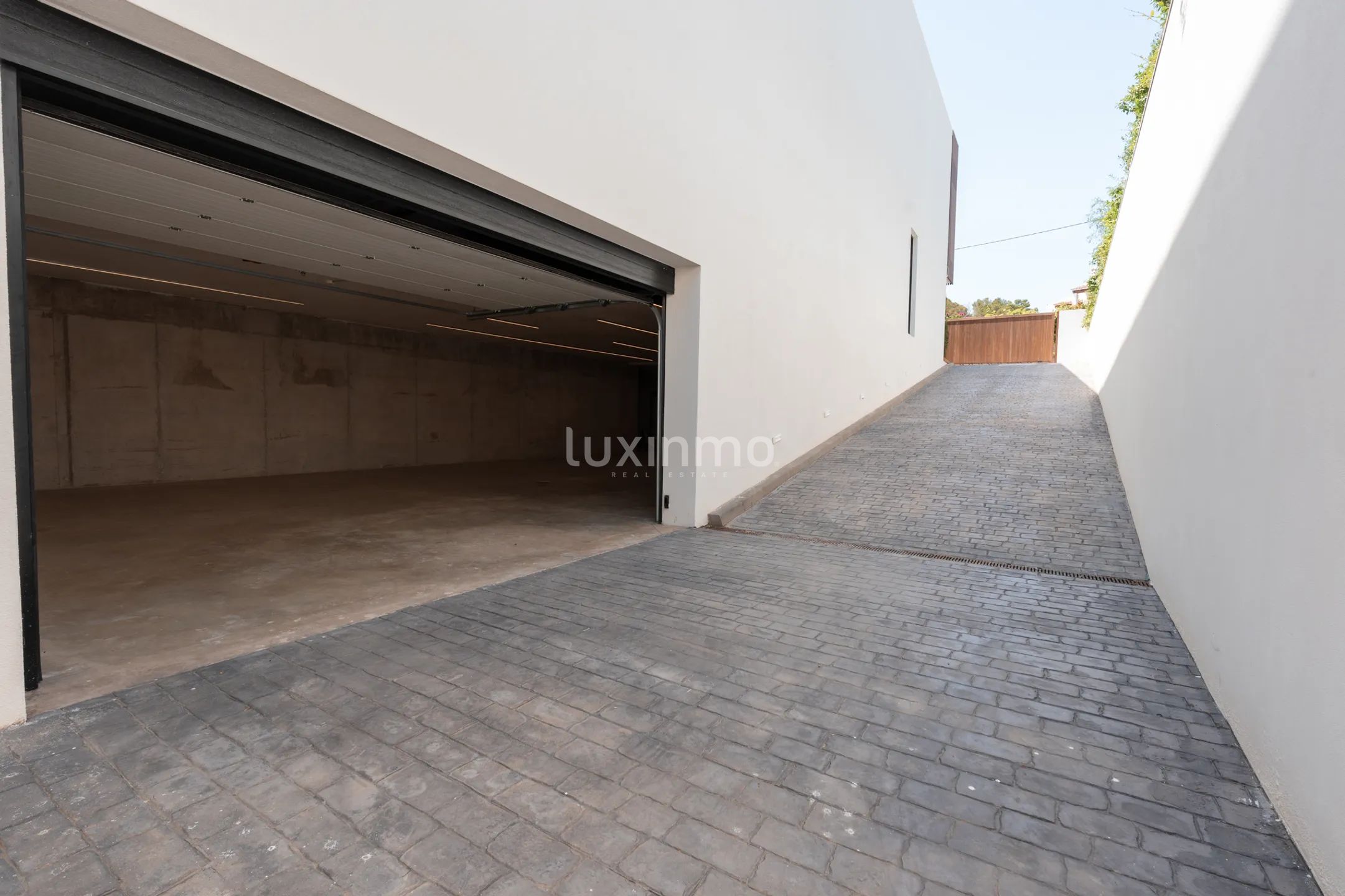 Stunning contemporary 6-Bedroom detached house in Cap Martinet — photo 60