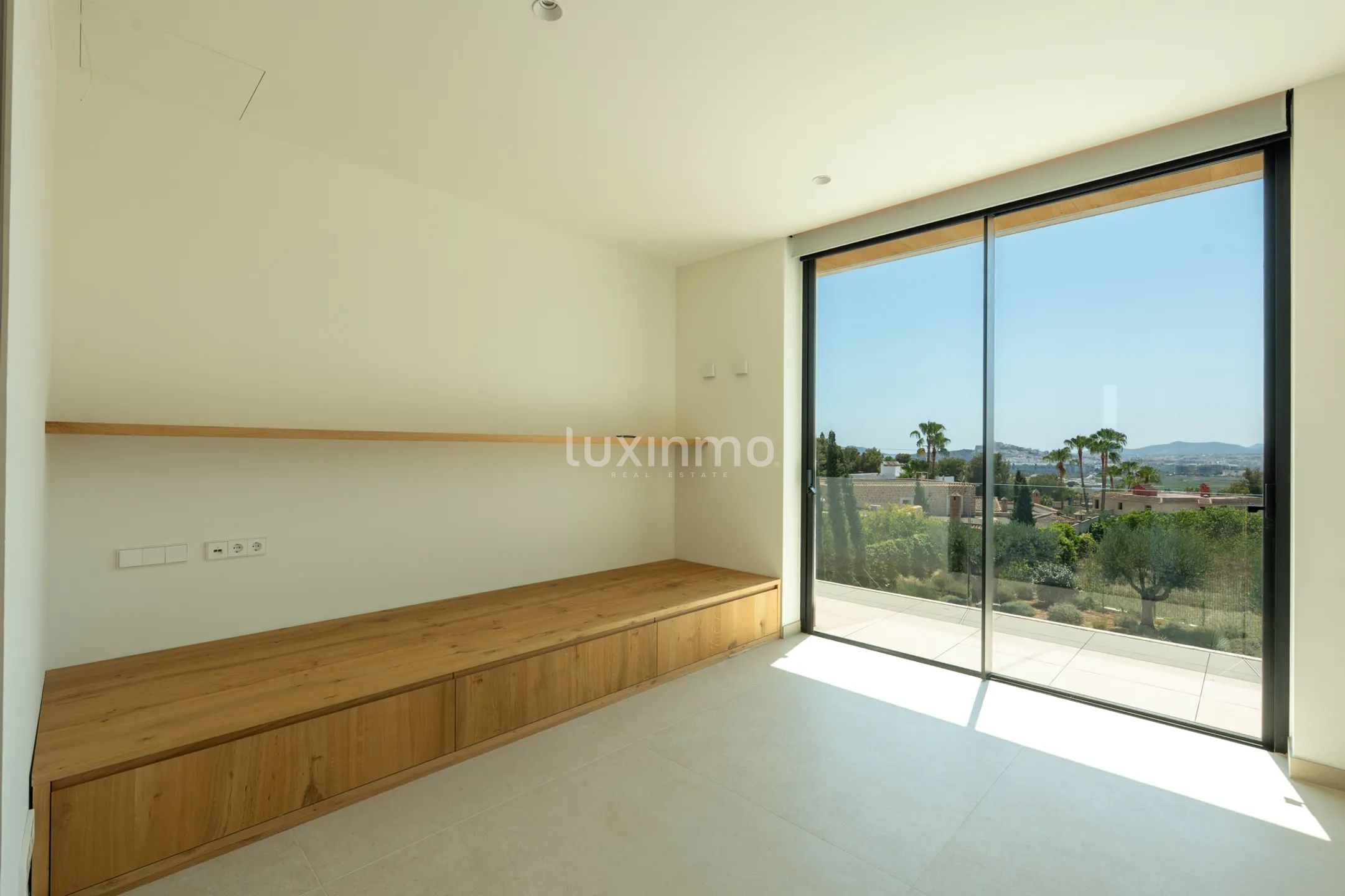 Stunning contemporary 6-Bedroom detached house in Cap Martinet — photo 59