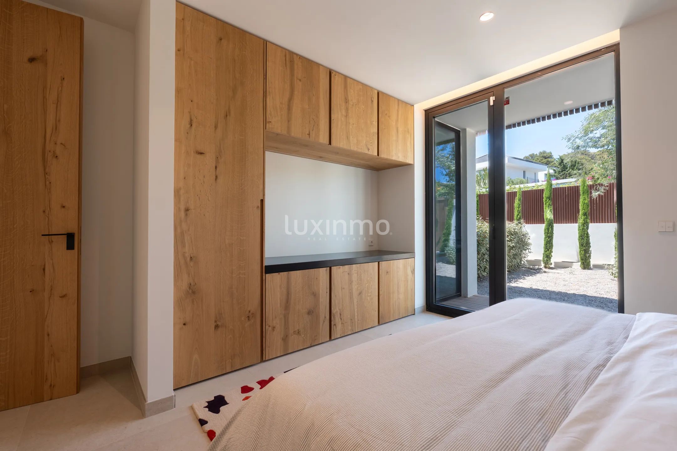 Stunning contemporary 6-Bedroom detached house in Cap Martinet — photo 49